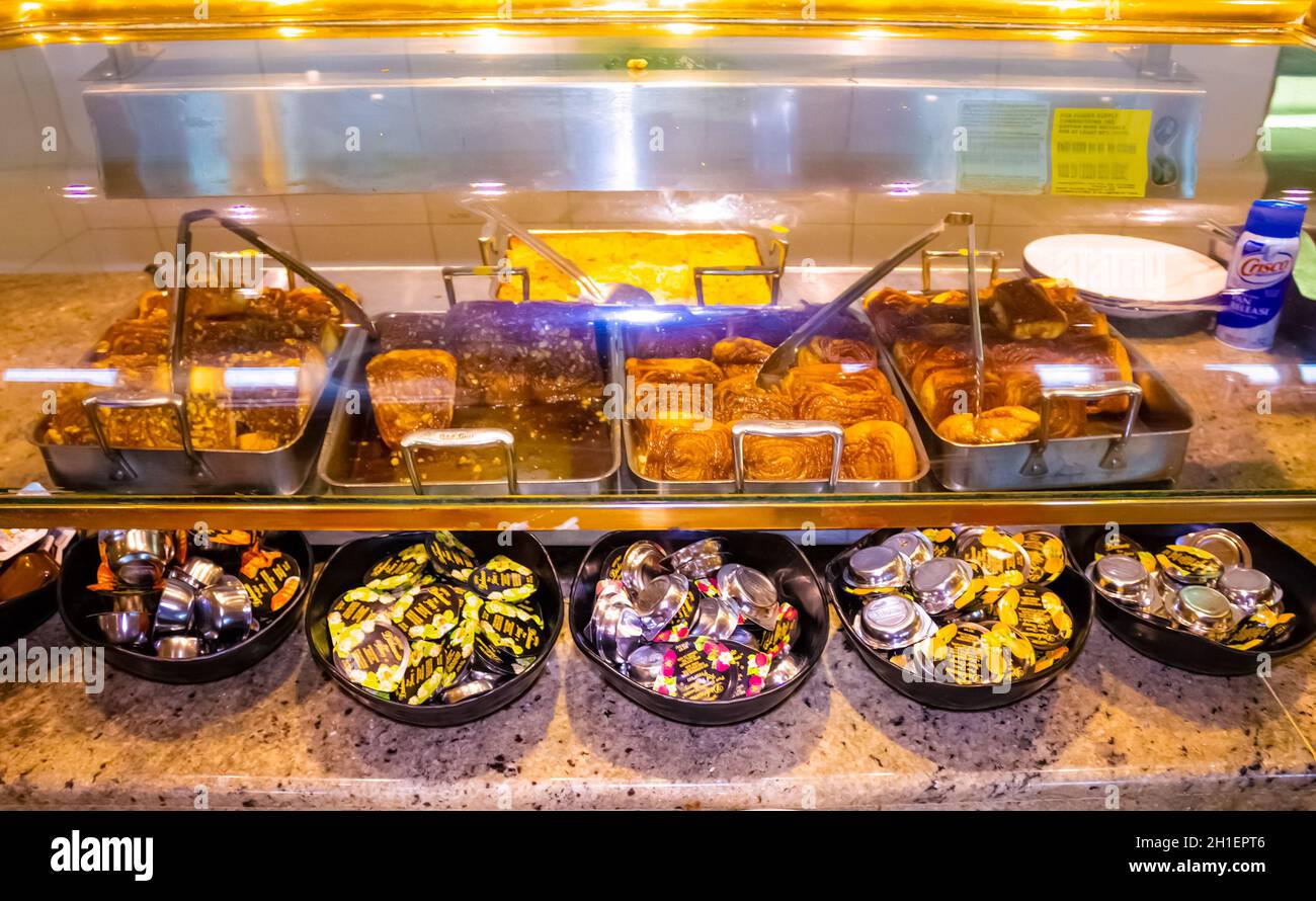 Gatun Lake, Panama - 5. Dezember 2019: Dining Room Buffet an Bord des Holland America Kreuzfahrtschiffs Eurodam Stockfoto