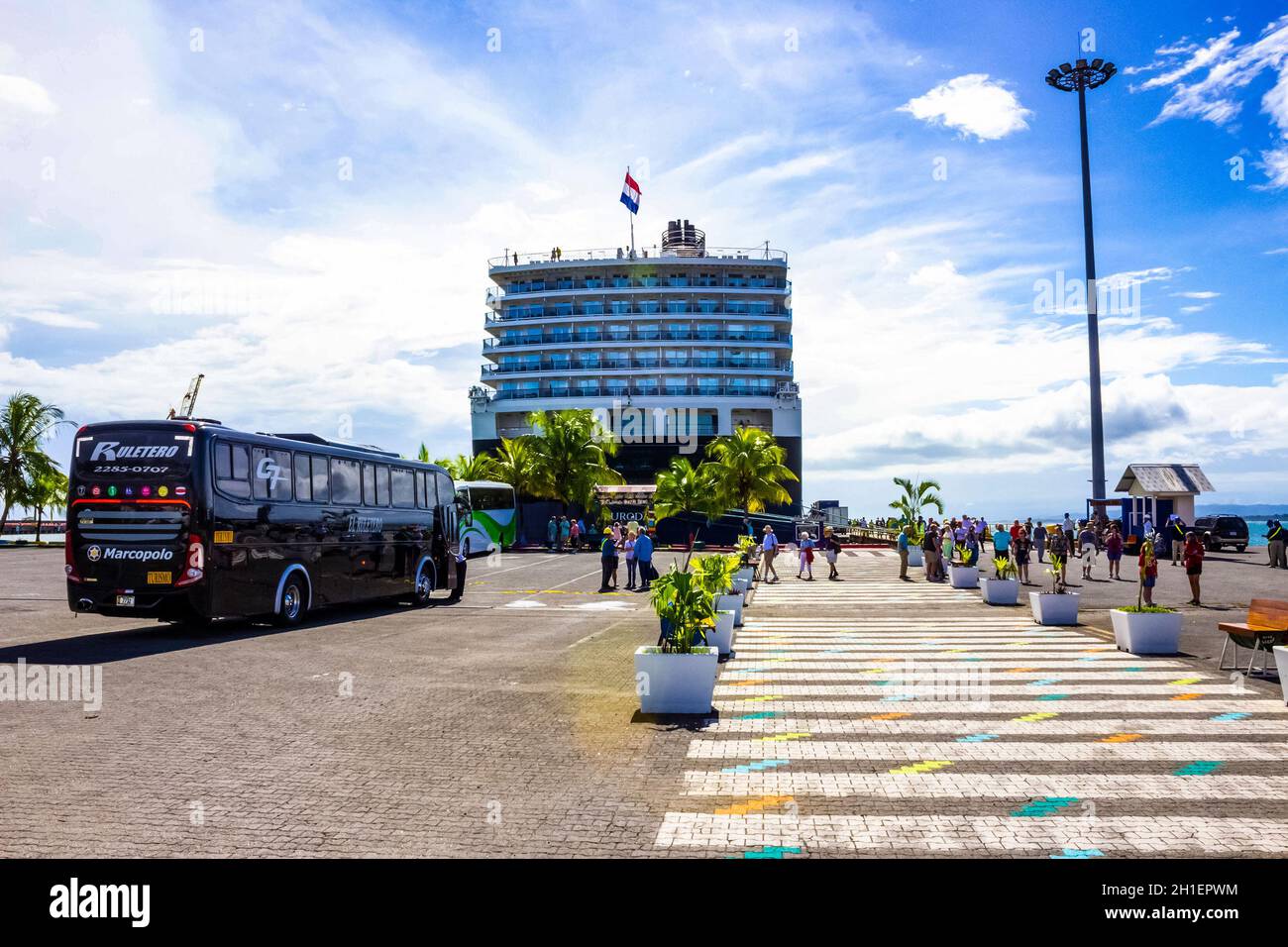 Puerto Limon, Costa Rica - 9. Dezember 2019: Holland-Amerika-Kreuzfahrtschiff Eurodam legte in Puerto Limon in Costa Rica an. Stockfoto