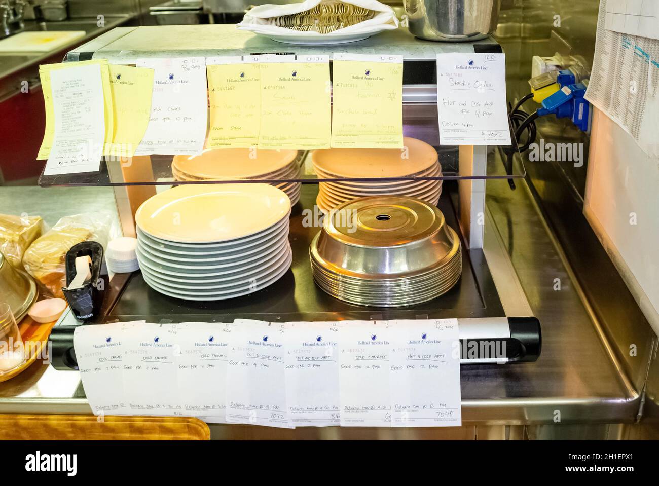 Willemstad, Curacao, Niederlande - 5. Dezember 2019: Küche auf dem Holland America Kreuzschiff Eurodam in der Karibik Stockfoto