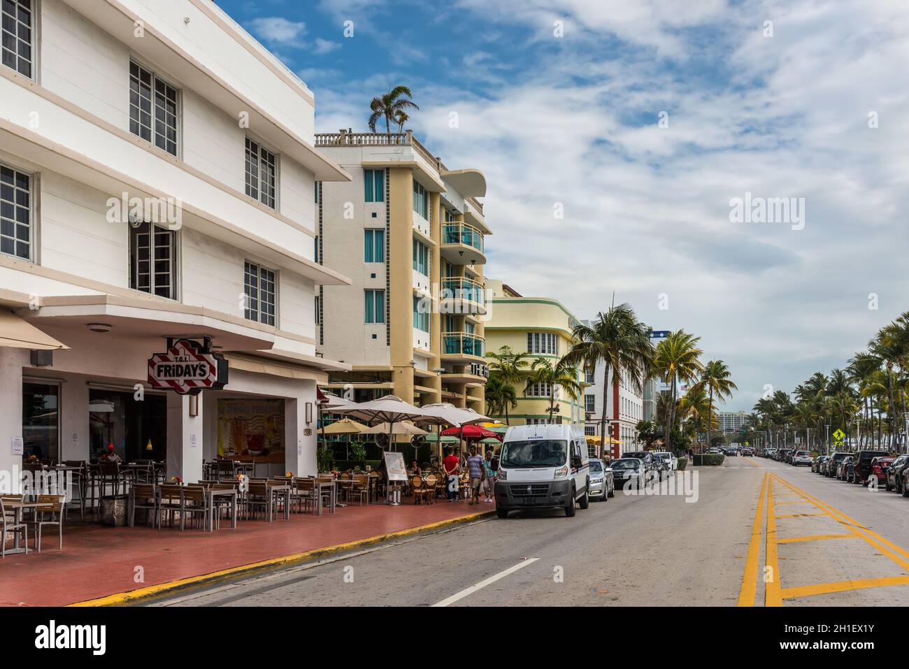 Miami, FL, USA - 19. April 2019: Das TGI Fridays Bar im historischen Art déco-Viertel von Miami South Beach mit Hotels, Cafes und Restaurants im Oce Stockfoto