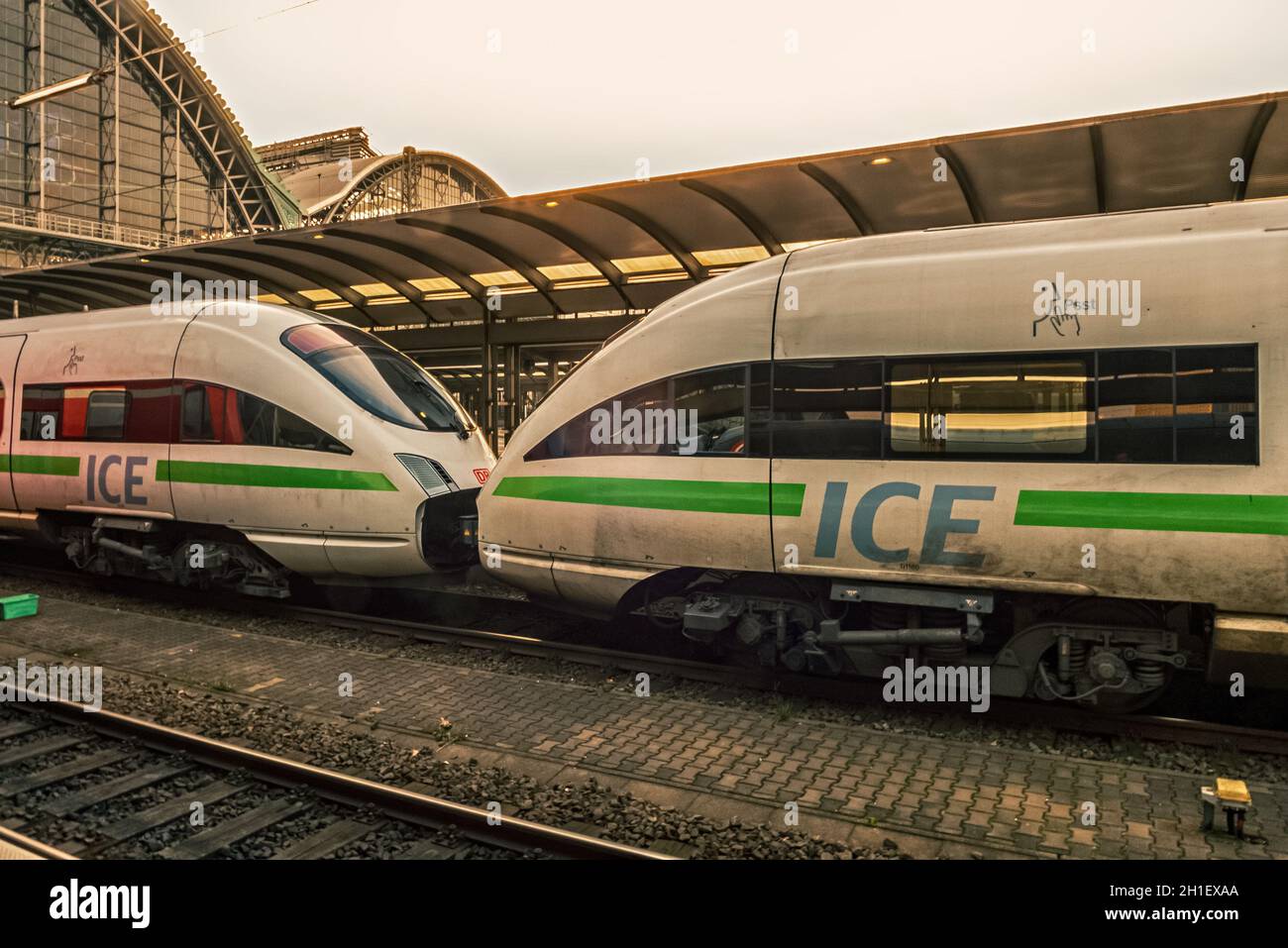 Frankfurt (MAIN), DEUTSCHLAND - FEBRUAR 08.2020:Hauptbahnhof Dies ist einer der neuen ICE-Züge der Deutschen Bahn. Stockfoto
