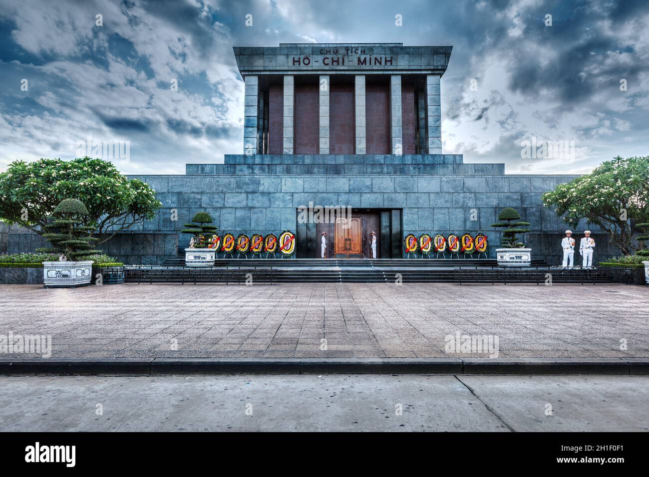 HANOI, VIETNAM - 11. JUNI 2011: Ho-Chi-Minh-Mausoleum. Ho Chi Minh war ein vietnamesischer revolutionärer Führer, Premierminister und Präsident von V. Stockfoto