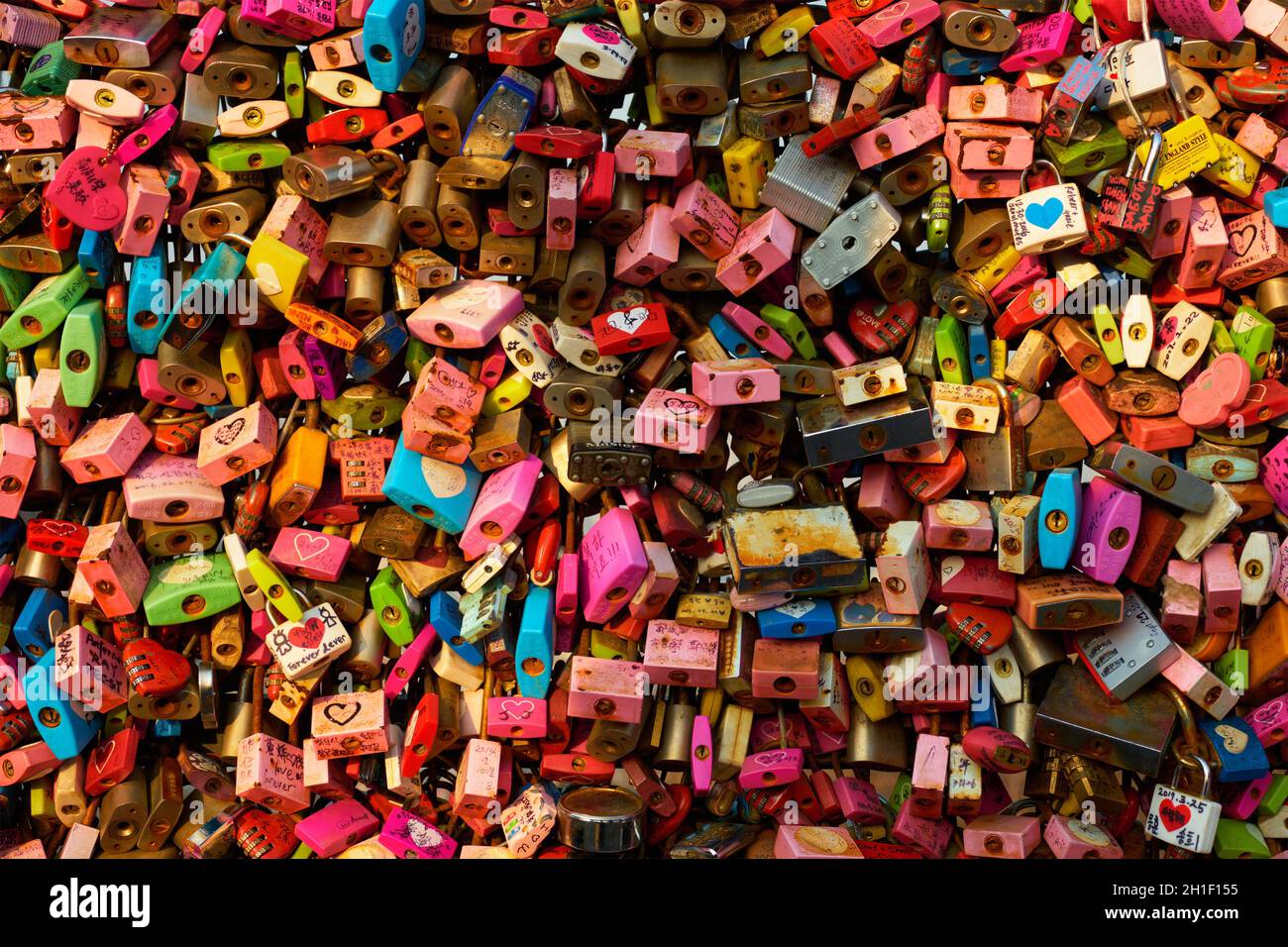 SEOUL, SÜDKOREA - 7. APRIL 2017: Liebesschlösser im Namsan Seoul Tower, Seoul, Südkorea Stockfoto