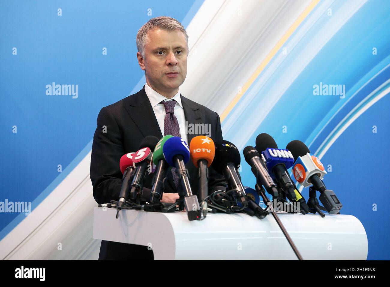 KIEW, UKRAINE - 18. OKTOBER 2021 - der Vorsitzende des Verwaltungsrats der Naftogaz of Ukraine, NJSC Yurii Vitrenko, spricht während des Briefings zum Thema „Zertifizierung des Nord Stream-2 Betreibers: Naftogaz-Position“, Kiew, Hauptstadt der Ukraine Stockfoto