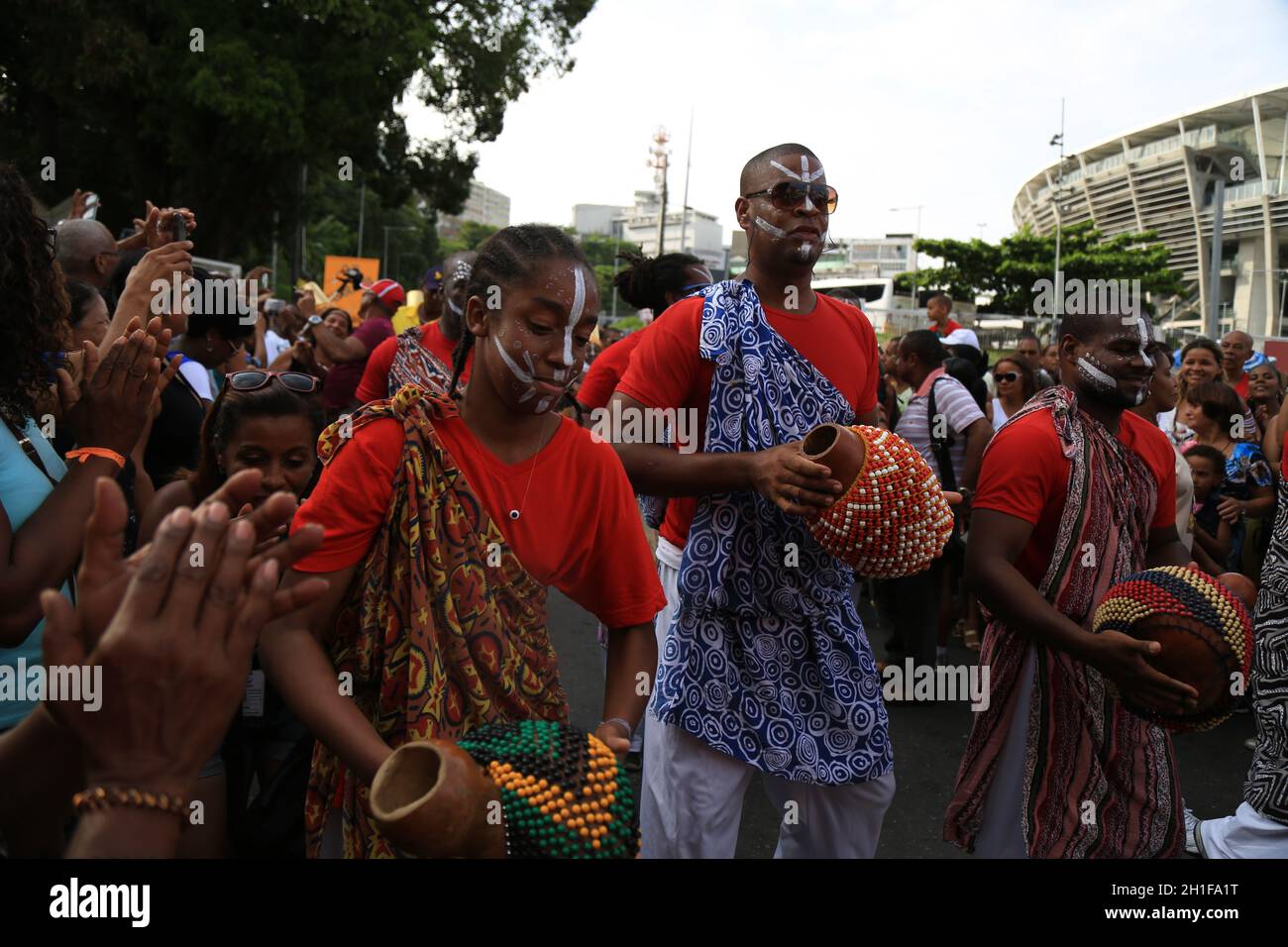 salvador, bahia / brasilien - 24. januar 2016: Mitglieder des Bahia Folkloric Ballet, zu sehen während einer Aufführung im Tororo Dyke in der Stadt Salvador Stockfoto