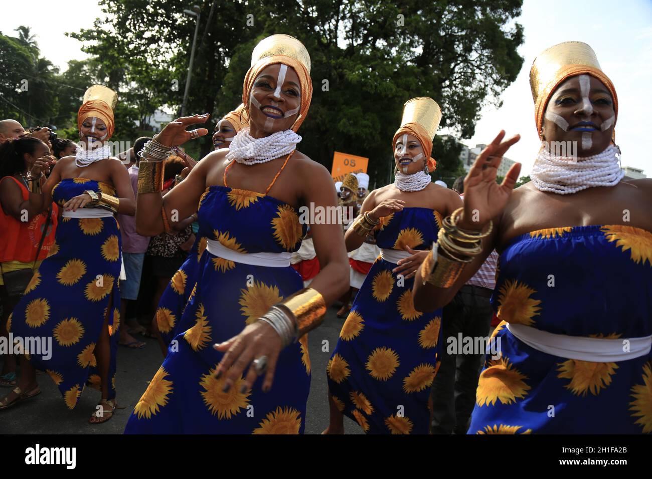 salvador, bahia / brasilien - 24. januar 2016: Mitglieder des Bahia Folkloric Ballet, zu sehen während einer Aufführung im Tororo Dyke in der Stadt Salvador Stockfoto