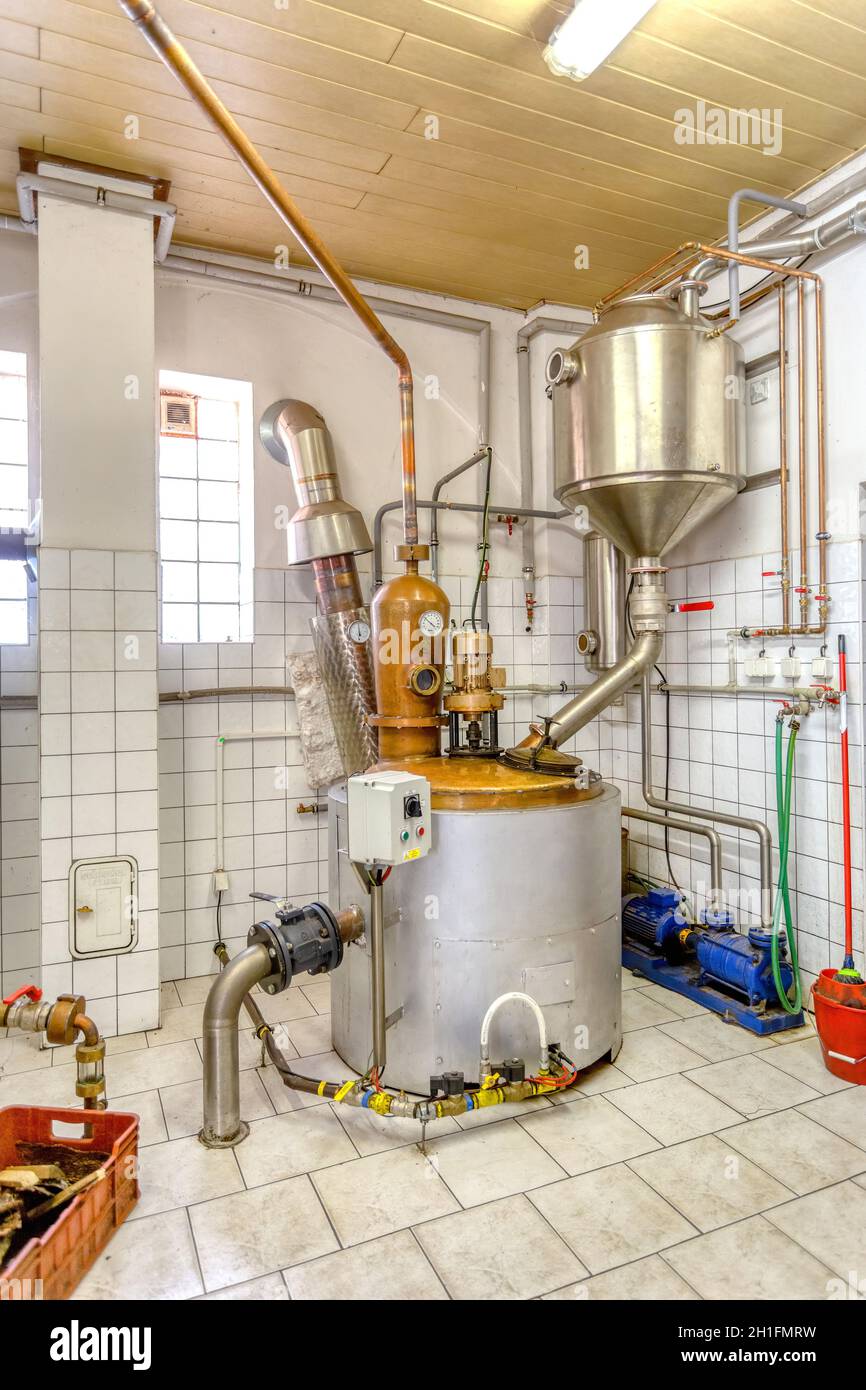 Destillier geräten -Fotos und -Bildmaterial in hoher Auflösung – Alamy