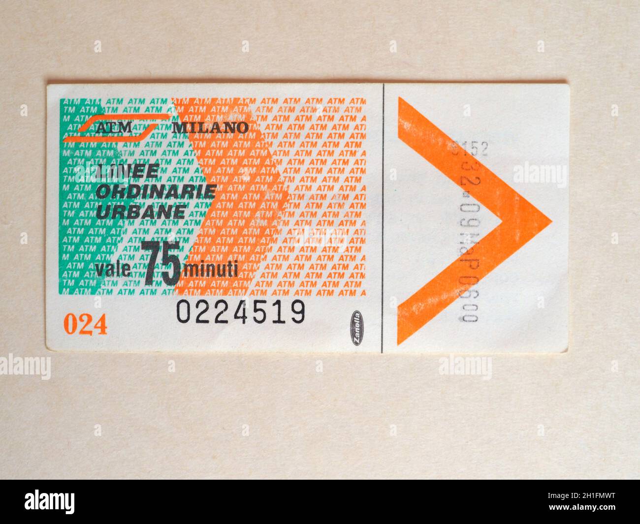MAILAND, ITALIEN - CIRCA JUNI 2020: Vintage Mailand Ticket für den öffentlichen Nahverkehr Stockfoto