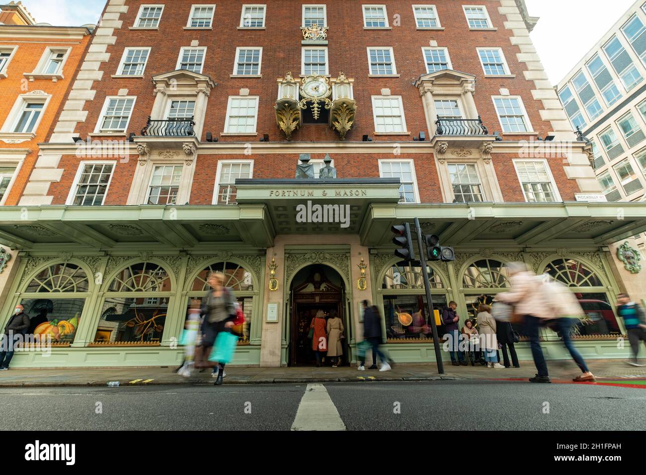London, 2021. Oktober: Fortnum & Mason, ein nobles Kaufhaus an der Piccadilly, London. Stockfoto