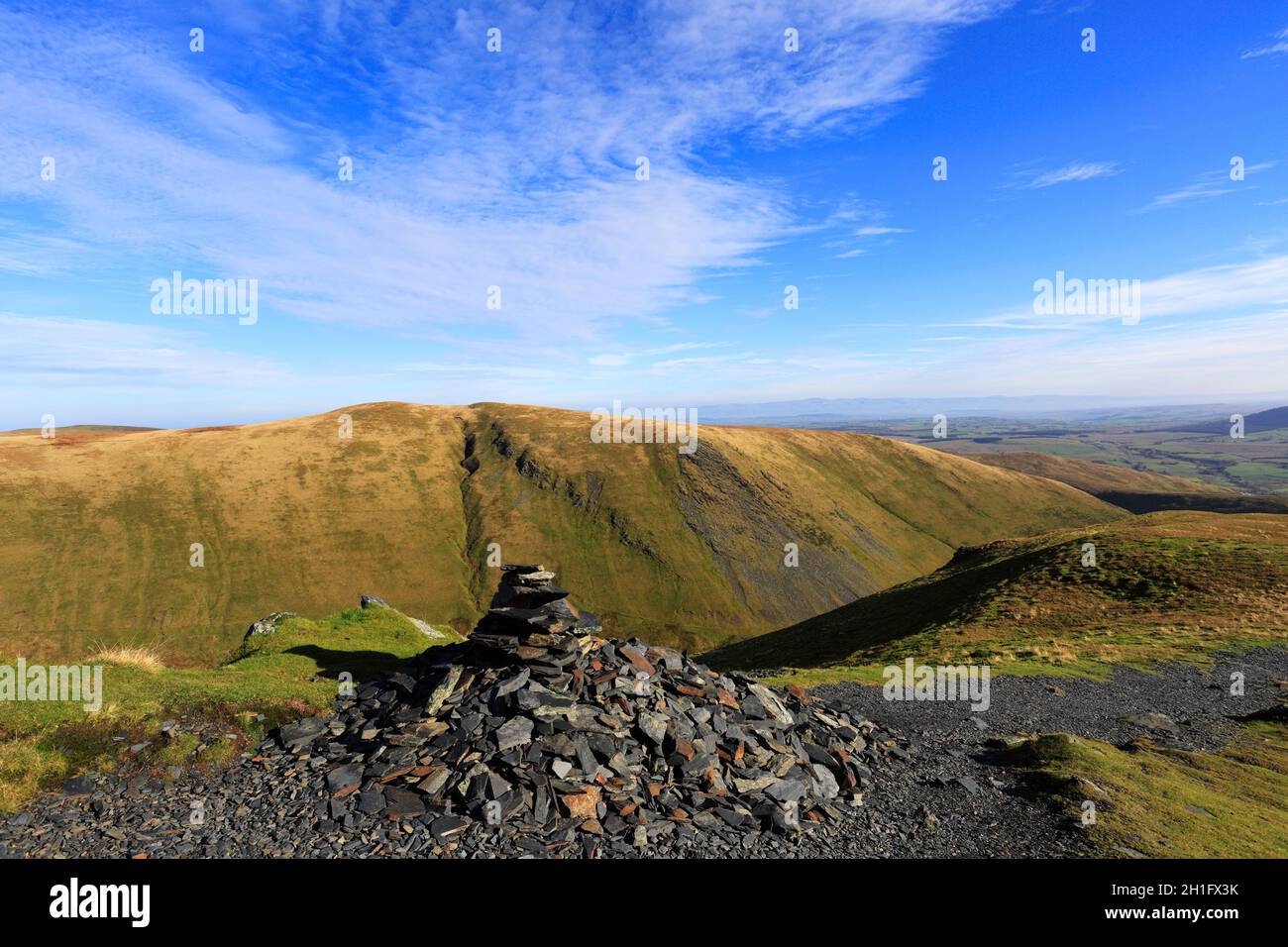 Blick auf die Bannerdale Crags von Scales Fell, Lake District National Park, Cumbria, England Stockfoto