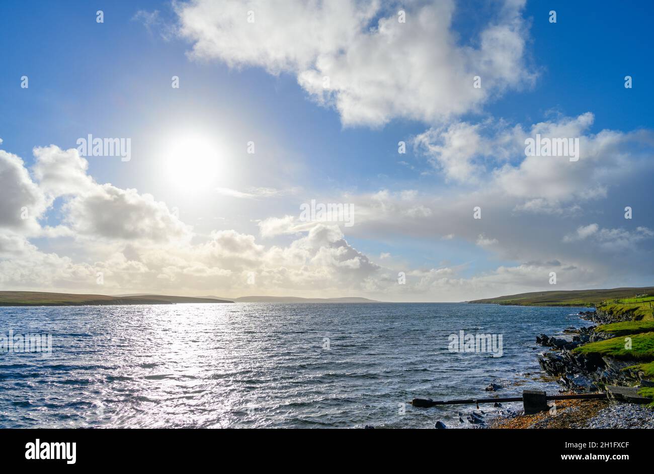 Landschaft in der Nähe der Gutcher nach Belmont Ferry, Yell, Shetland, Schottland, Großbritannien Stockfoto