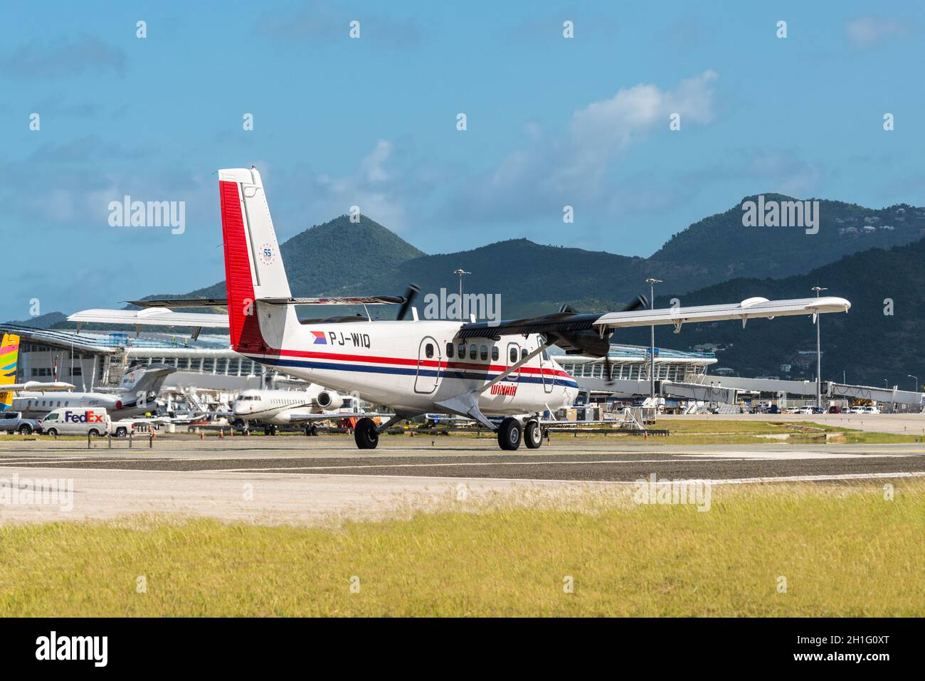 St. Maarten, Niederlande - 17 Dezember, 2018: Die De Havilland Canada DHC -6-300 Twin Otter Flugzeug Vorbereitung für den Start im Princess Juliana Internat Stockfoto