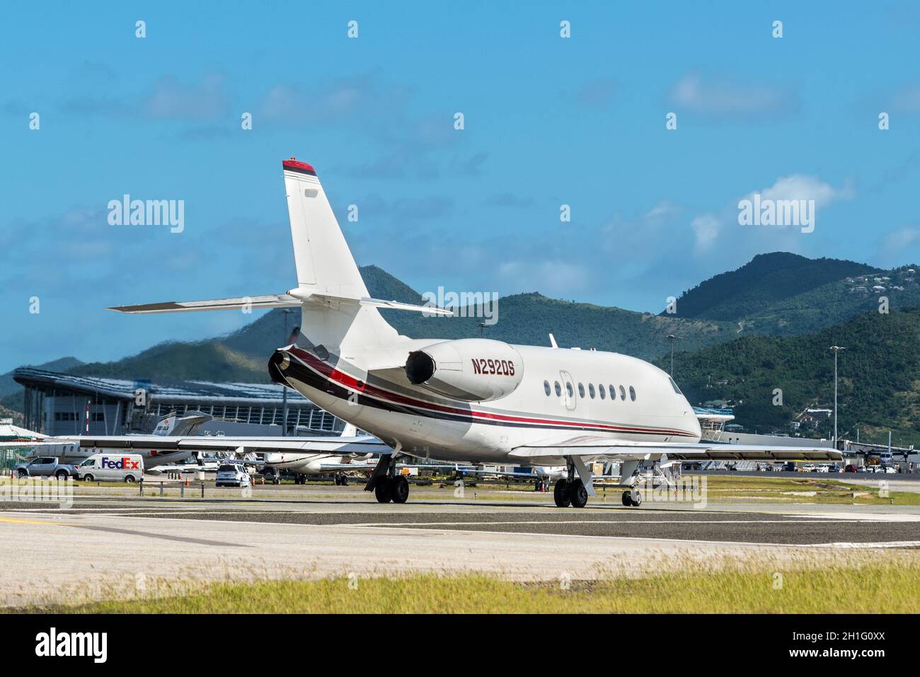 St. Maarten, Niederlande - 17 Dezember, 2018: Die Gulfstream G200 Flugzeug Vorbereitung für den Start im Princess Juliana International Airport im Cari Stockfoto