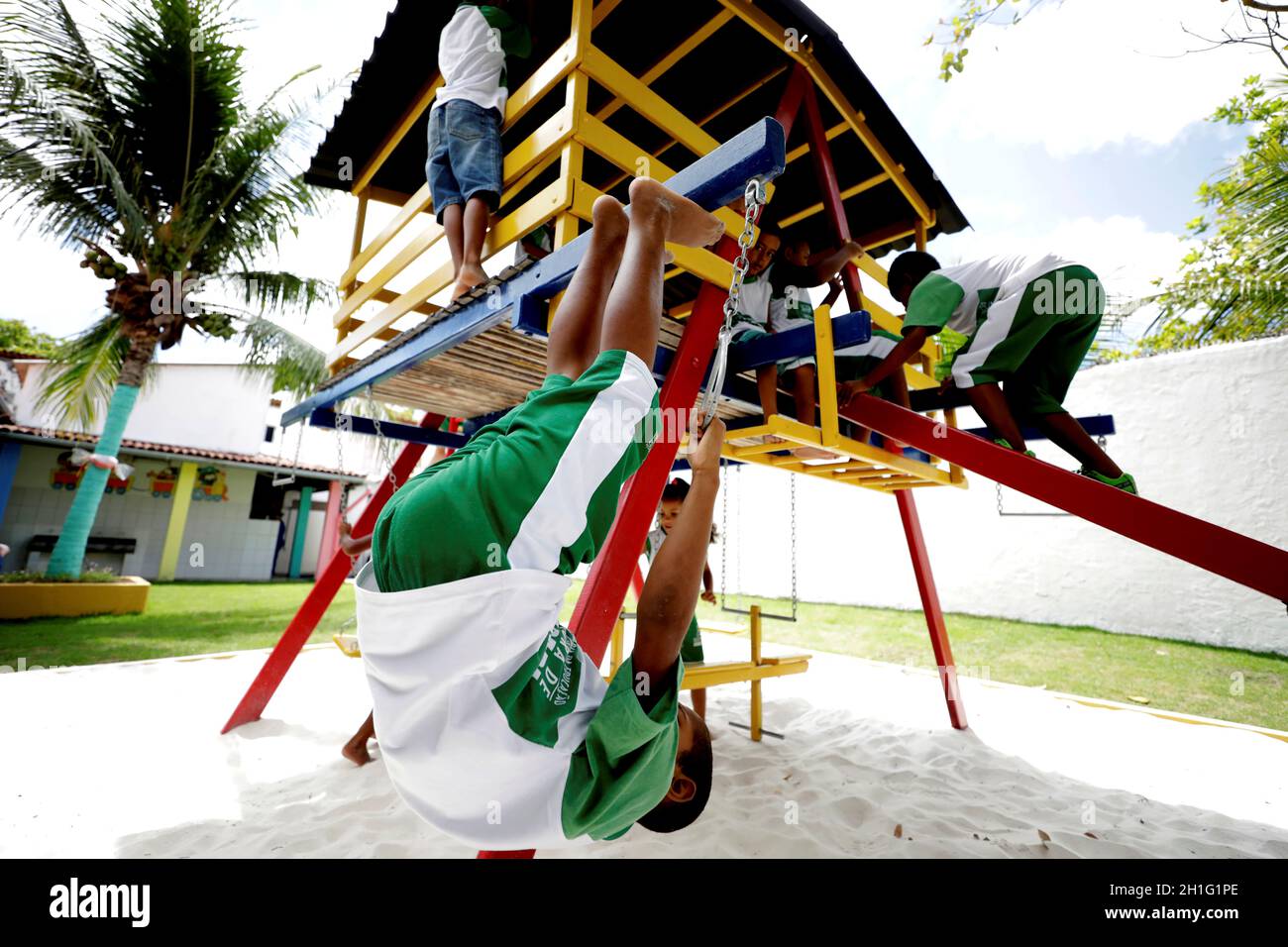 camacari, bahia / brasilien - 14. März 2019: Schüler der Zumbi dos Palmares Schule in der Gemeinde Camacari werden in der Schule spielen sehen Stockfoto