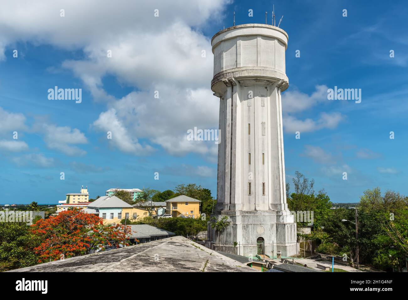 Nassau, Bahamas - 3. Mai 2019: Blick auf den Wasserturm in Nassau, New Providence, Bahamas. Stockfoto