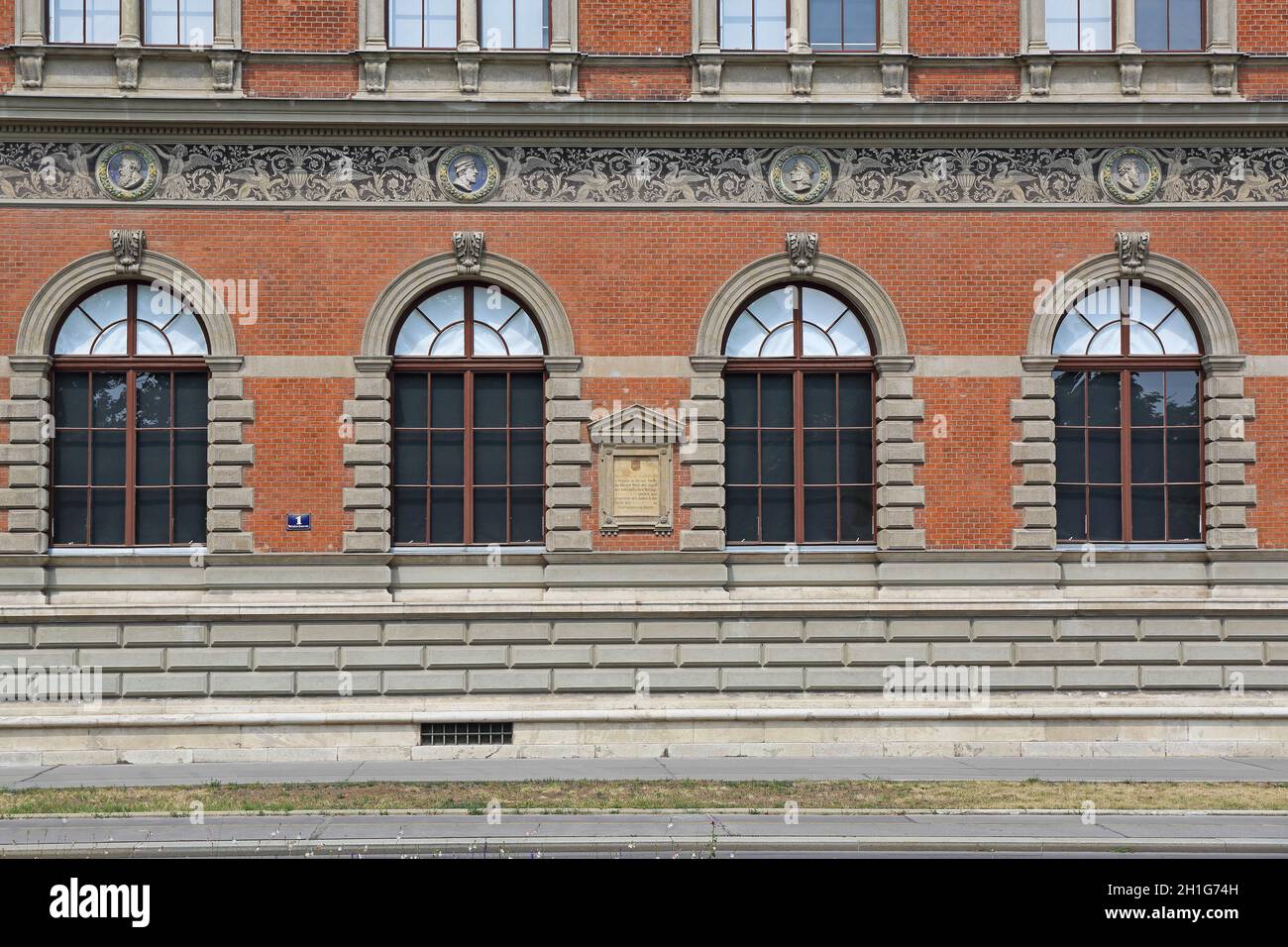 Wien, Österreich - 12. Juli 2015: Gebäude des Museums für angewandte Kunst in Wien, Österreich. Stockfoto