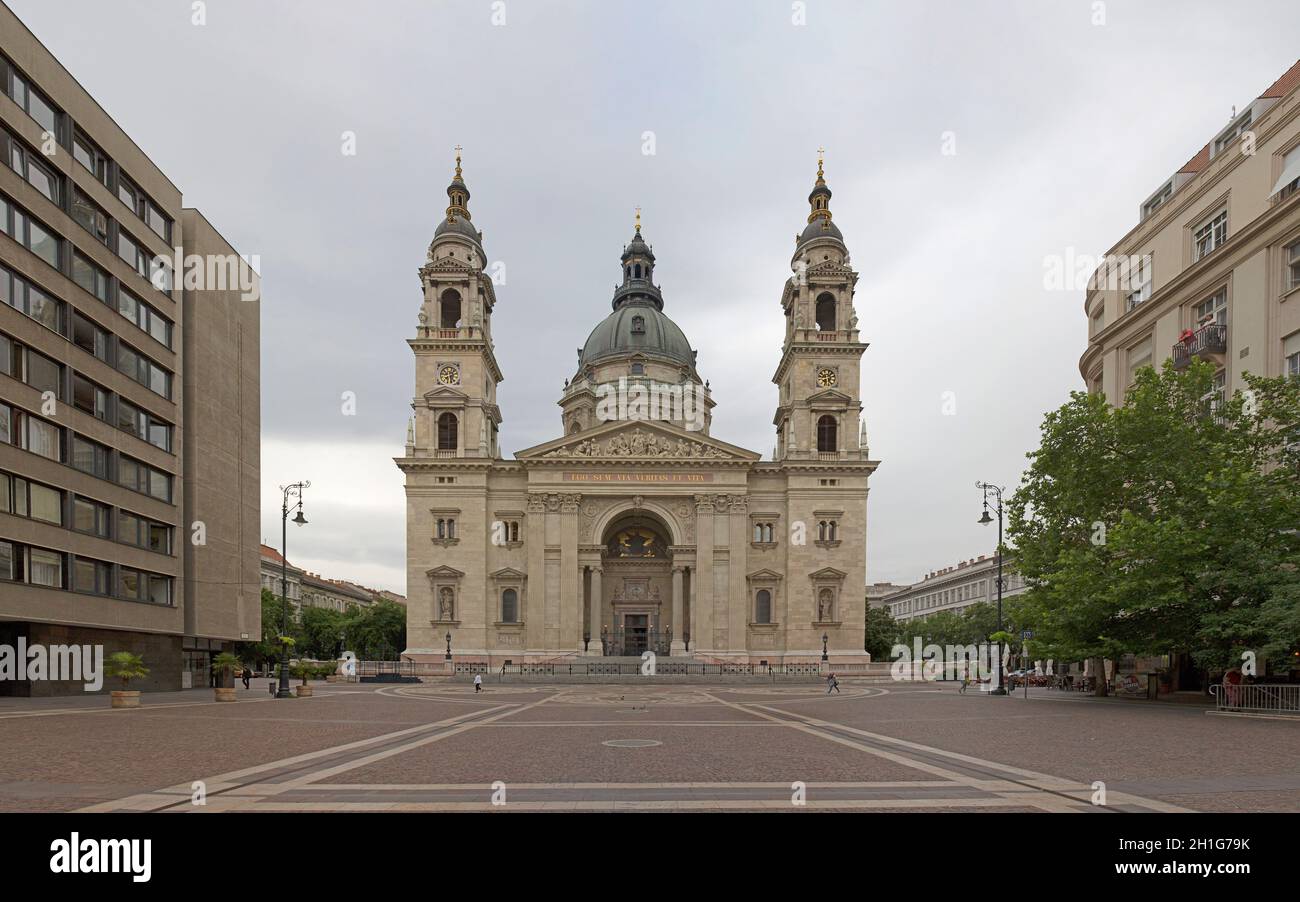 Budapest, Ungarn - 13. Juli 2015: St. Stephan römisch-katholische Kathedrale in Budapest, Ungarn. Stockfoto