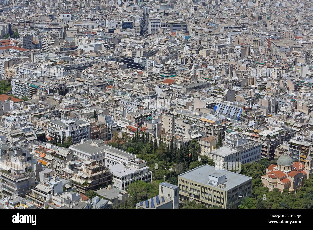Athen, Griechenland - 02. Mai 2015: Luftwohngebäude vom Berg Lycabettus in Athen, Griechenland. Stockfoto