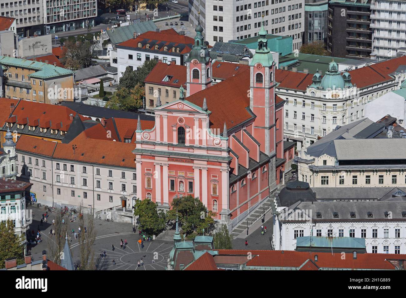 Ljubljana, Slowenien - 12. Oktober 2014: Luftaufnahme Franziskanische Kirche der Verkündigung in Ljubljana, Slowenien. Stockfoto