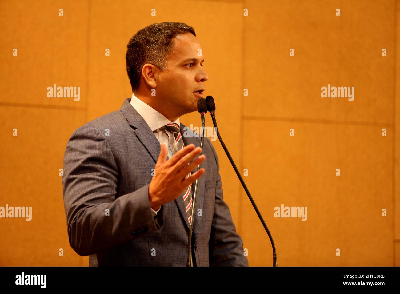 salvador, bahia / brasilien - 15. februar 2017: Staatsvertreter Pablo Barrozo im Plenum der Legislativversammlung von Bahia in der Stadt Stockfoto