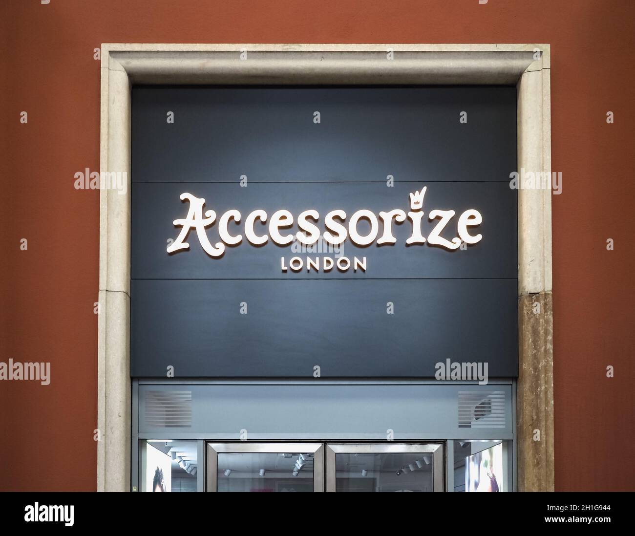 TURIN, ITALIEN - CA. JUNI 2020: Accessorize London Storefront Stockfoto