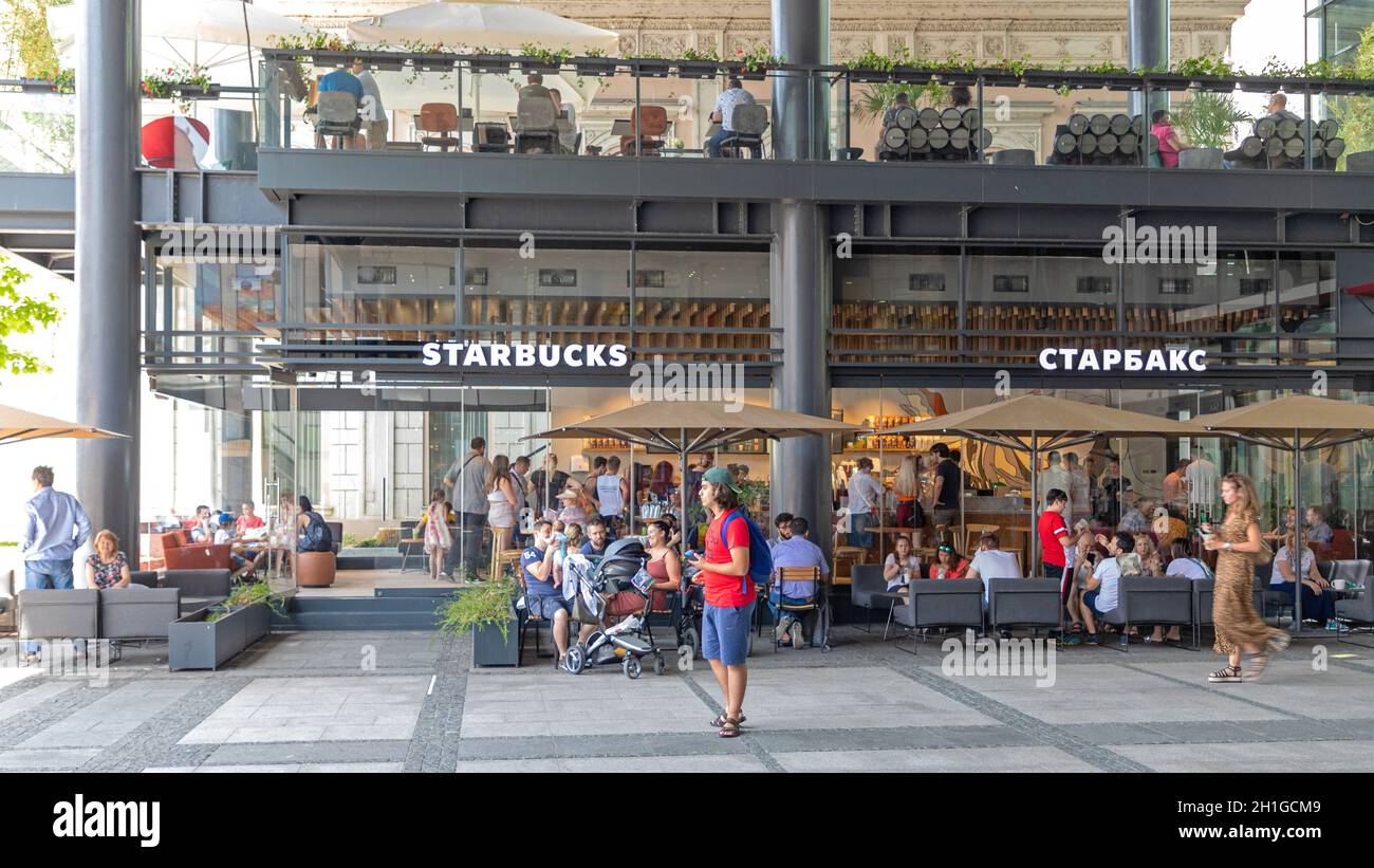Belgrad, Serbien - 30. Juni 2019: Berühmtes Cafe Starbucks im Einkaufszentrum in Belgrad, Serbien. Stockfoto