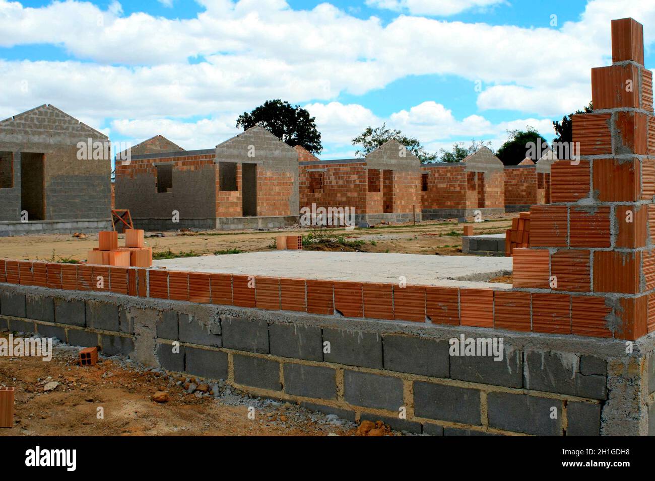 Itamaraju, bahia / brasilien - 4. september 2008: Bau eines beliebten Wohnprogramms in der Gemeinde Itamaraju. Stockfoto