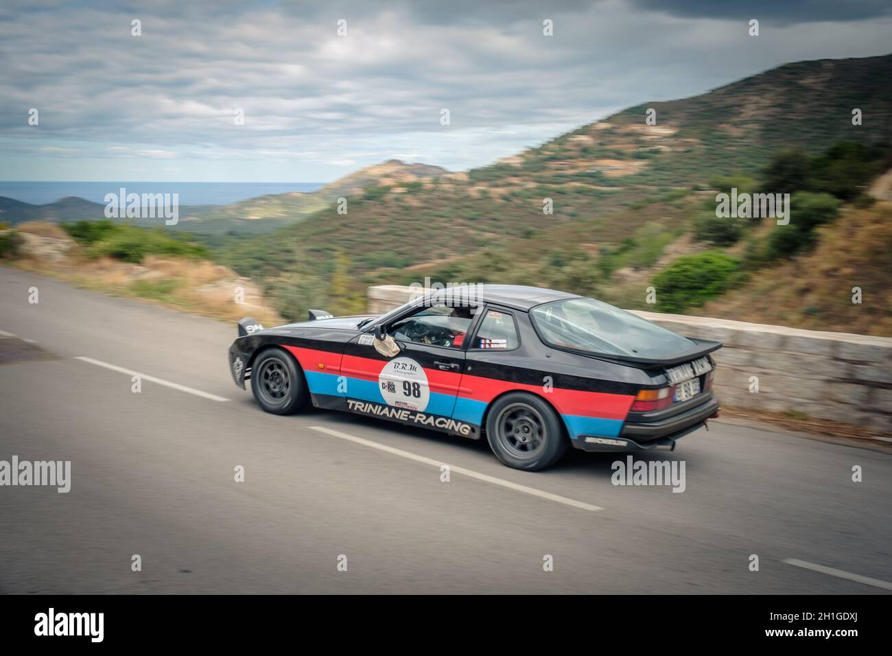 Occhiatana, Korsika, Frankreich - 7. Oktober 2020: Bruno Morin und Sebasten Brunoi treten mit ihrem Porsche 944 bei der Tour de Corse Historique 2021 an Stockfoto