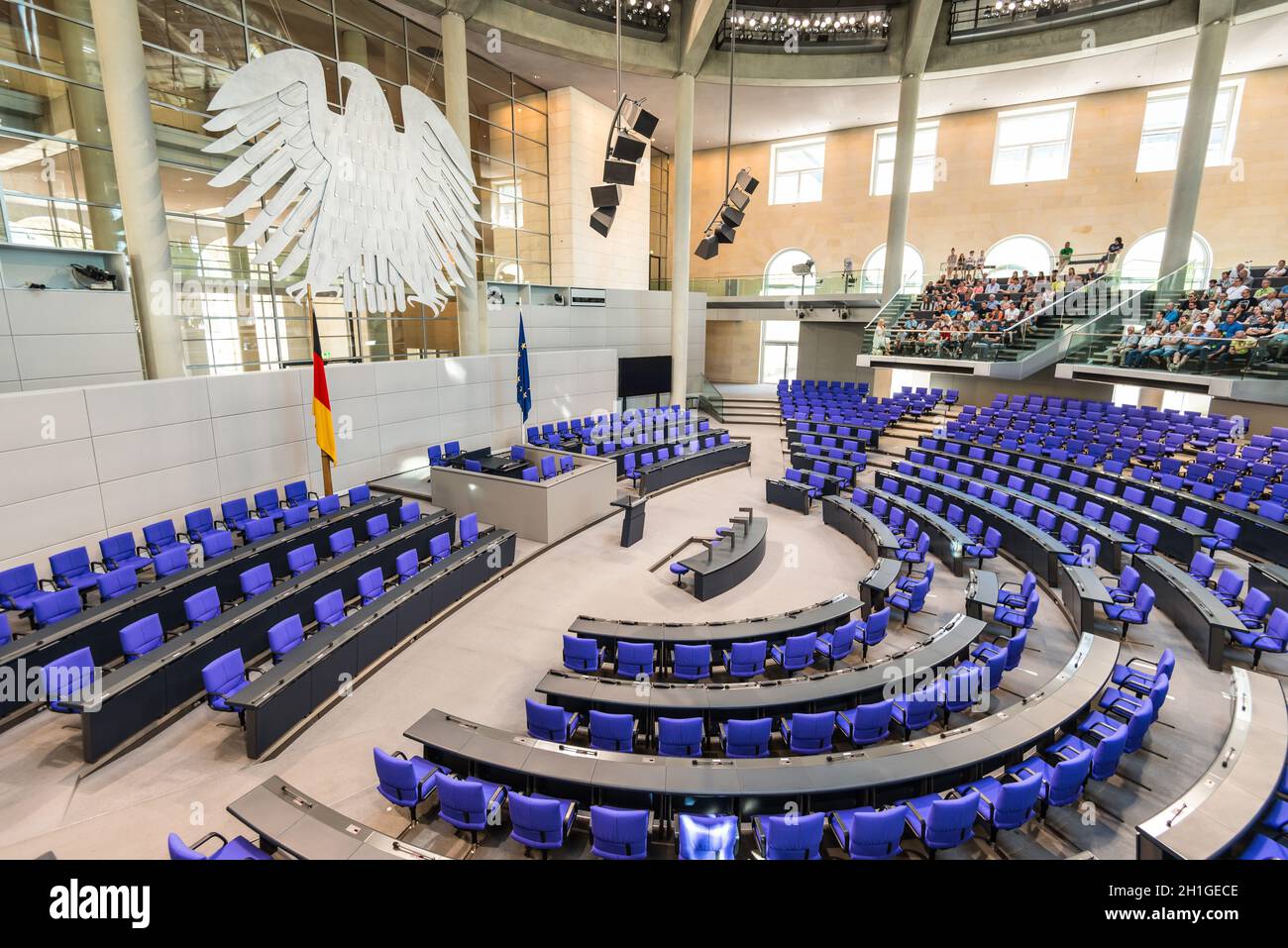 Innenraum der Plenarsaal (Sitzungszimmer) des deutschen Parlaments  (Deutscher Bundestag Stockfotografie - Alamy
