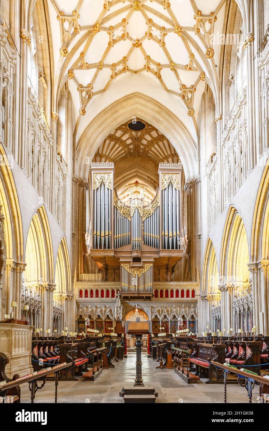 WELLS, Großbritannien - 07. Oktober 2011. In Wells Cathedral Quire oder Choir. Mit Hammond und Hammond Kirchenorgel. Wells, Somerset, Großbritannien Stockfoto