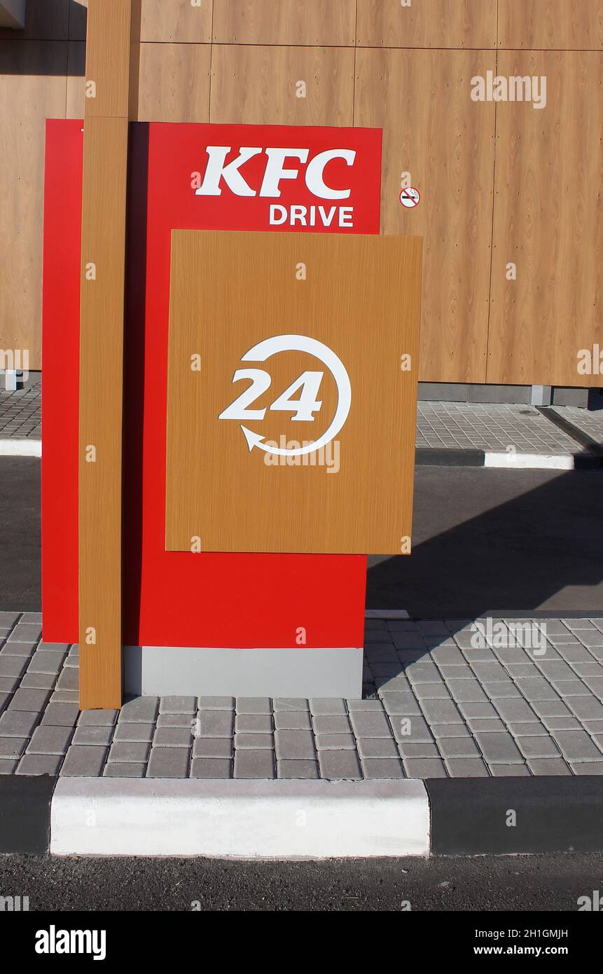 Kiew, Ukraine - 29. Juli 2020: KFC Fast Food Meal. Weltberühmtes amerikanisches Restaurant in Kiew, Ukraine, am 29. Juli 2020. Stockfoto