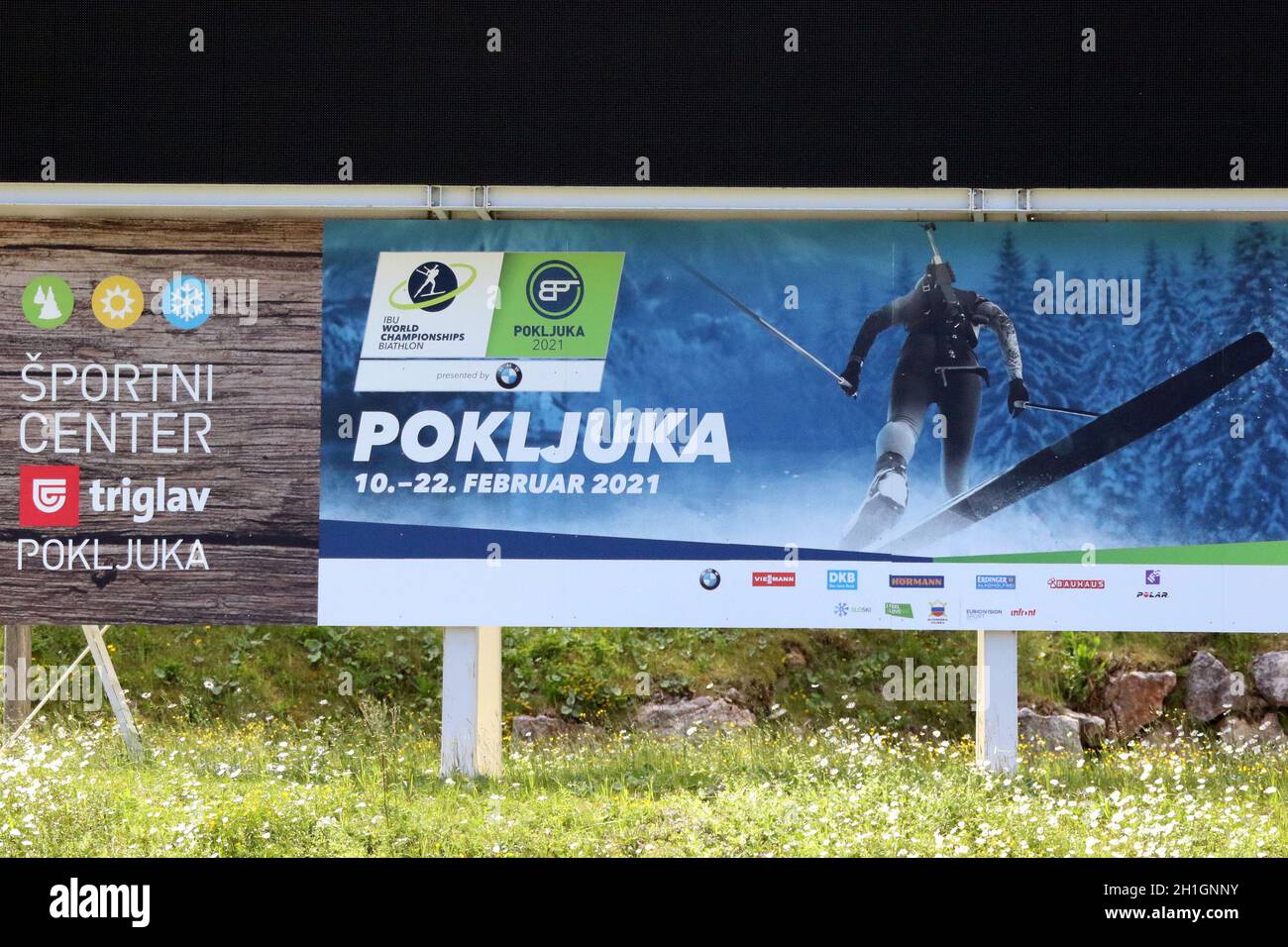 Hinweisschild auf die IBU Biathlon-Weltmeisterschaft Pokljuka/SLO 2021 Stockfoto