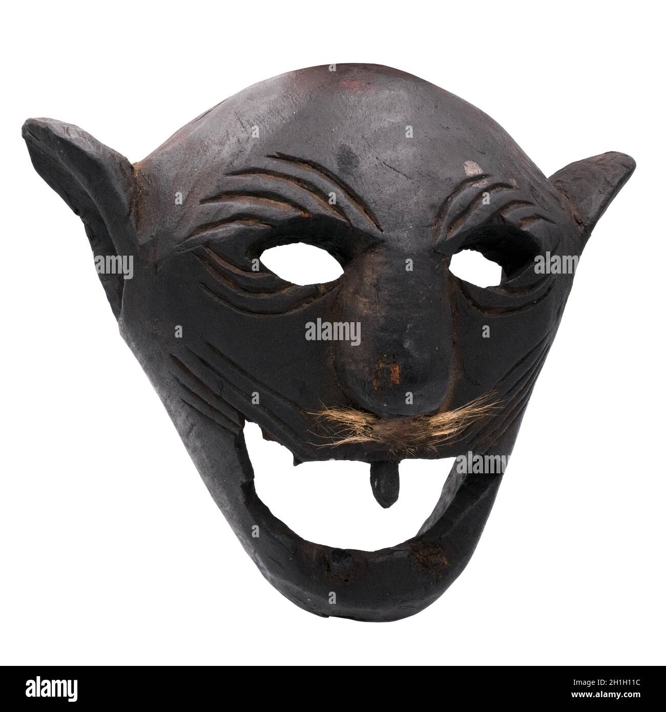 Antike Gurung oder Magar Ritual Holzmaske aus den Mittelbergen Nepals. Handgeschnitzte Shaman Maske aus Hartholz Stockfoto