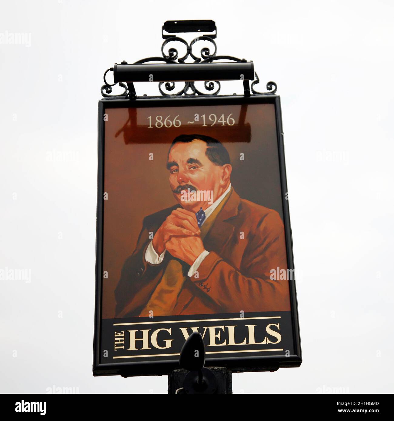 London, Großbritannien - 16. Mai 2012: Englisches Pub-Schild, Public House, bekannt als Pub, ist Brennpunkt der Gemeinschaft. Pub-Geschäft, jetzt etwa 53,500 Pubs in Großbritannien, hat b Stockfoto