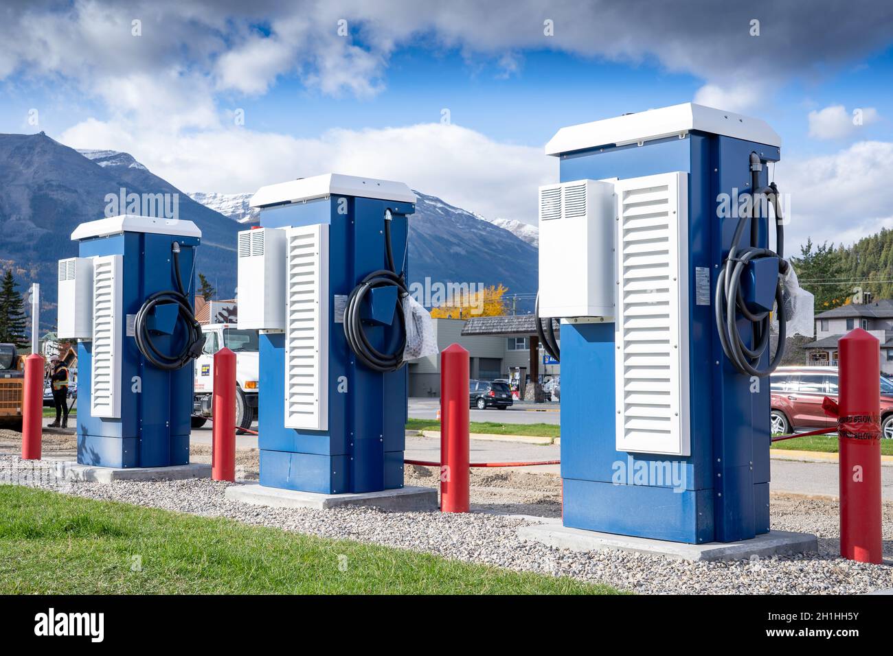 Jasper Alberta Kanada, Oktober 05 2021: Ladestation für Elektrofahrzeuge wurde kürzlich in einem Nationalpark installiert. Stockfoto