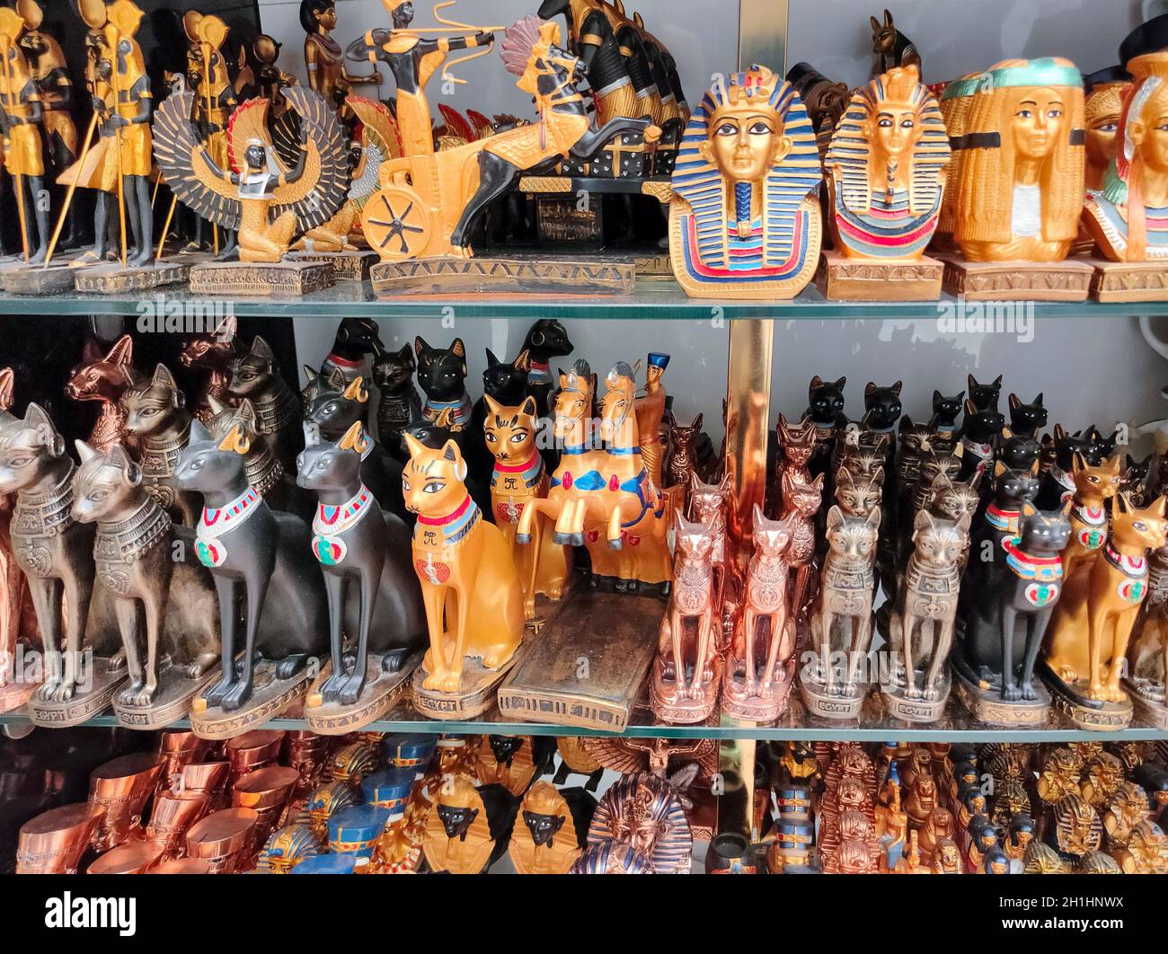 Sharm El Sheikh, Ägypten - 15. September 2020: Der lokale Souvenirladen im ägyptischen Souvenirladen in Sharm El Sheikh, Ägypten, am 15. September 2020 Stockfoto