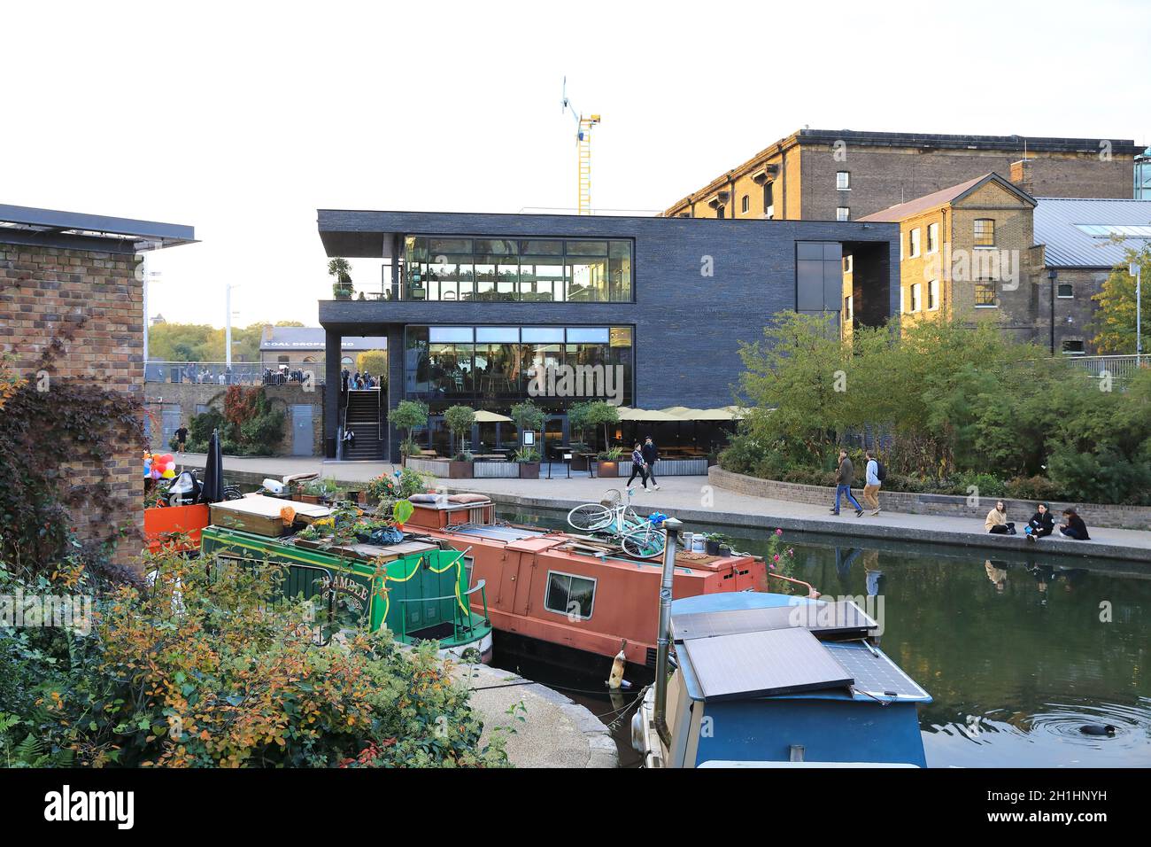 Die Lighterman Gastro Bar am Granary Square am Regents Canal, bei