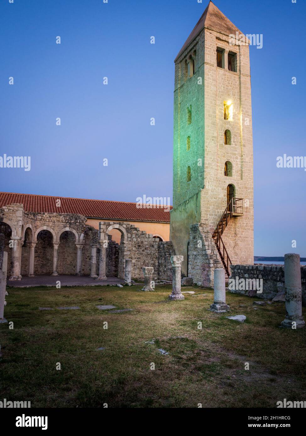 Glockenturm in der Altstadt von Rab Kroatien Stockfoto