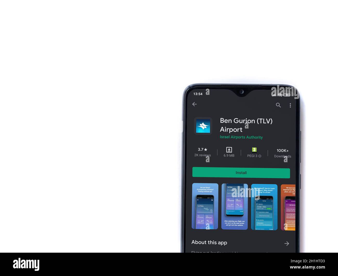 LOD, Israel - 8. Juli 2020: Ben Gurion Airport App Play Store-Seite auf dem Display eines schwarzen Smartphone auf weißem Hintergrund isoliert. Draufsicht Stockfoto