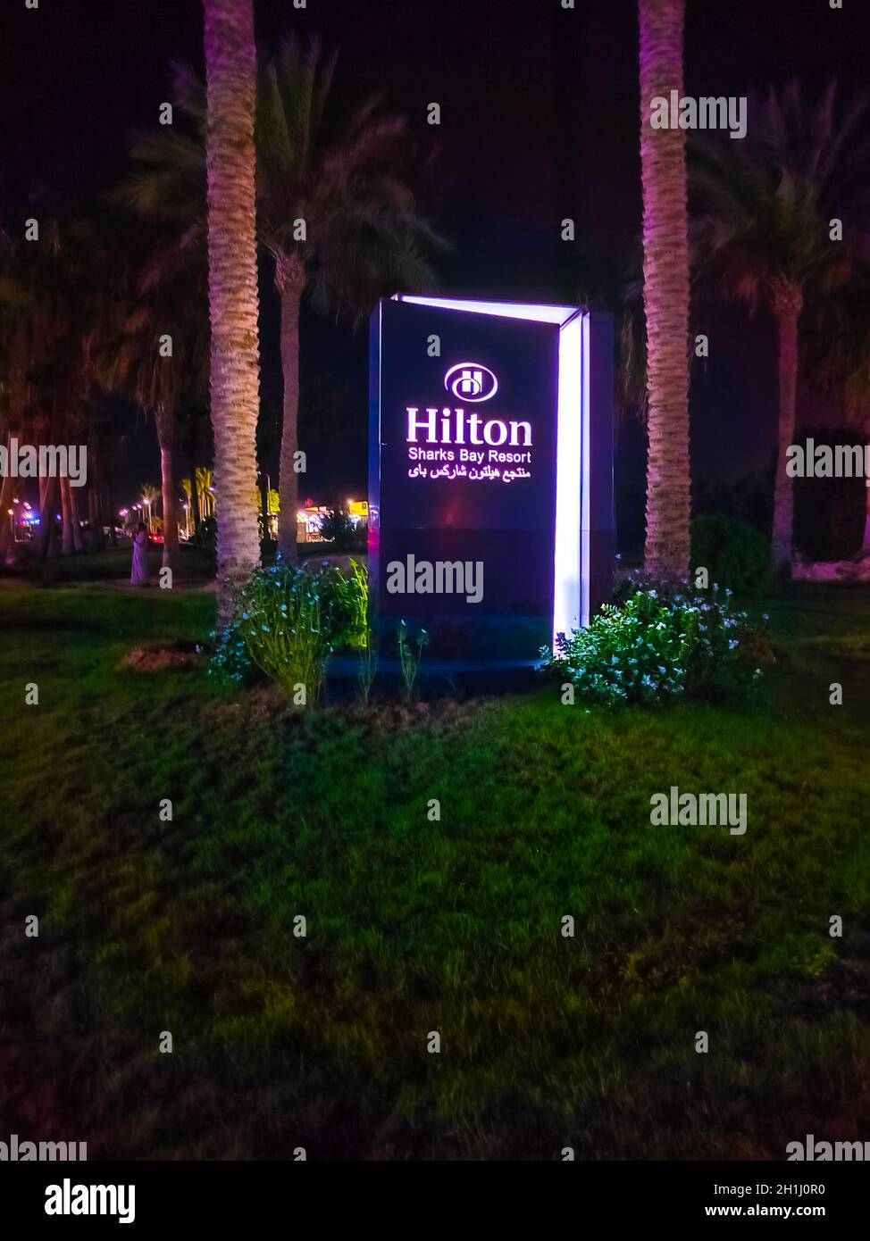 Sharm El Sheikh, Ägypten - 9. September 2020: Das Eingangsschild des Hotel Hilton Sharks Bay Resort in Sharm El Sheikh, Ägypten, am 9. September 2020 Stockfoto