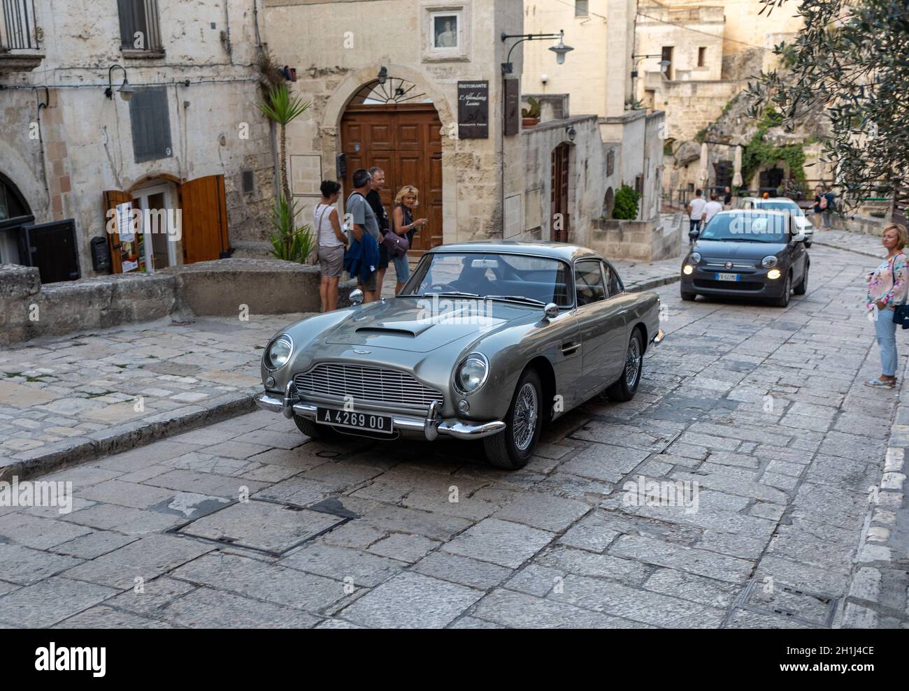 Matera, Italien - 17. September 2019: Der Aston Martin DB5 auf dem Satz der neuesten James Bond Film "keine Zeit" in Matera, Italien zu sterben. Stockfoto