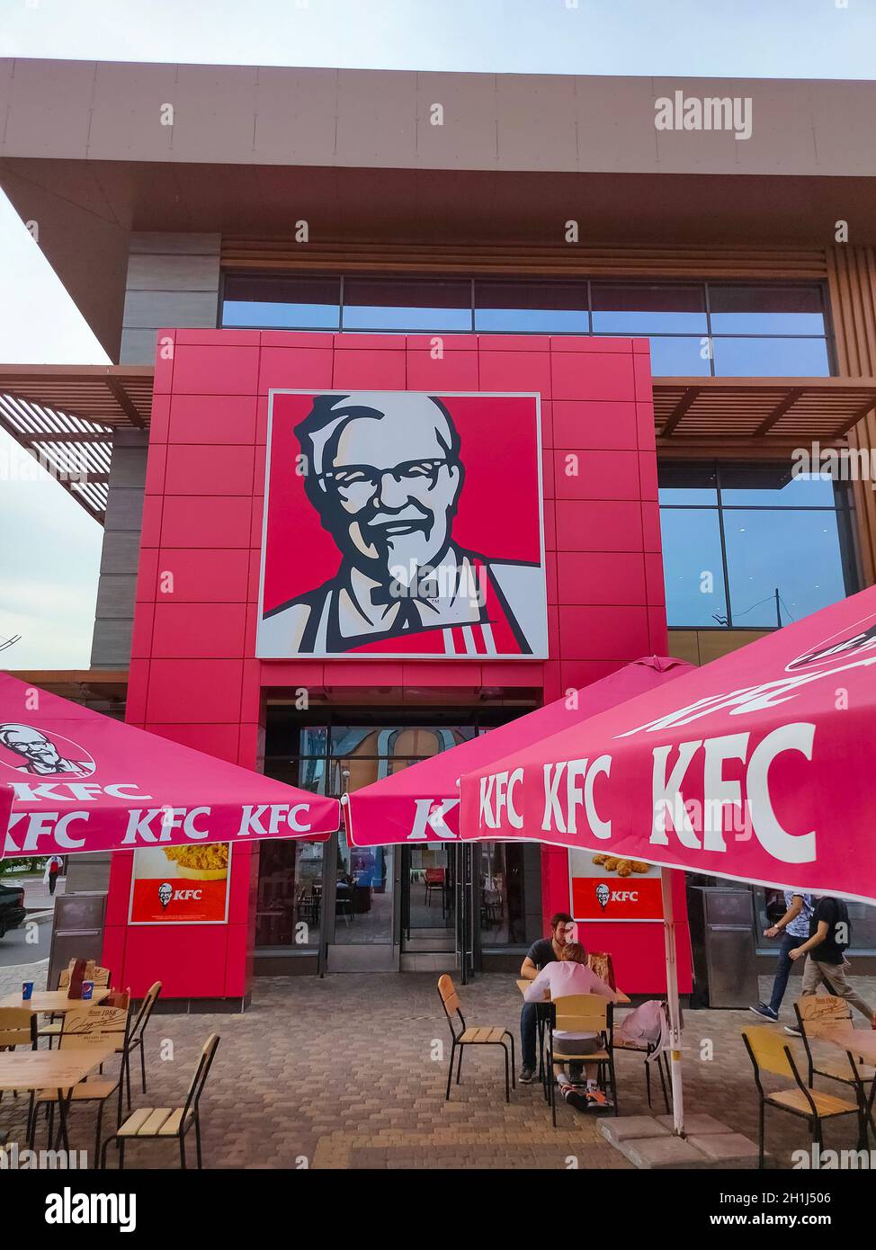 Kiew, Ukraine - 6. September 2020: KFC Fast Food Meal. Weltberühmtes amerikanisches Restaurant in Kiew, Ukraine, am 6. September 2020 Stockfoto