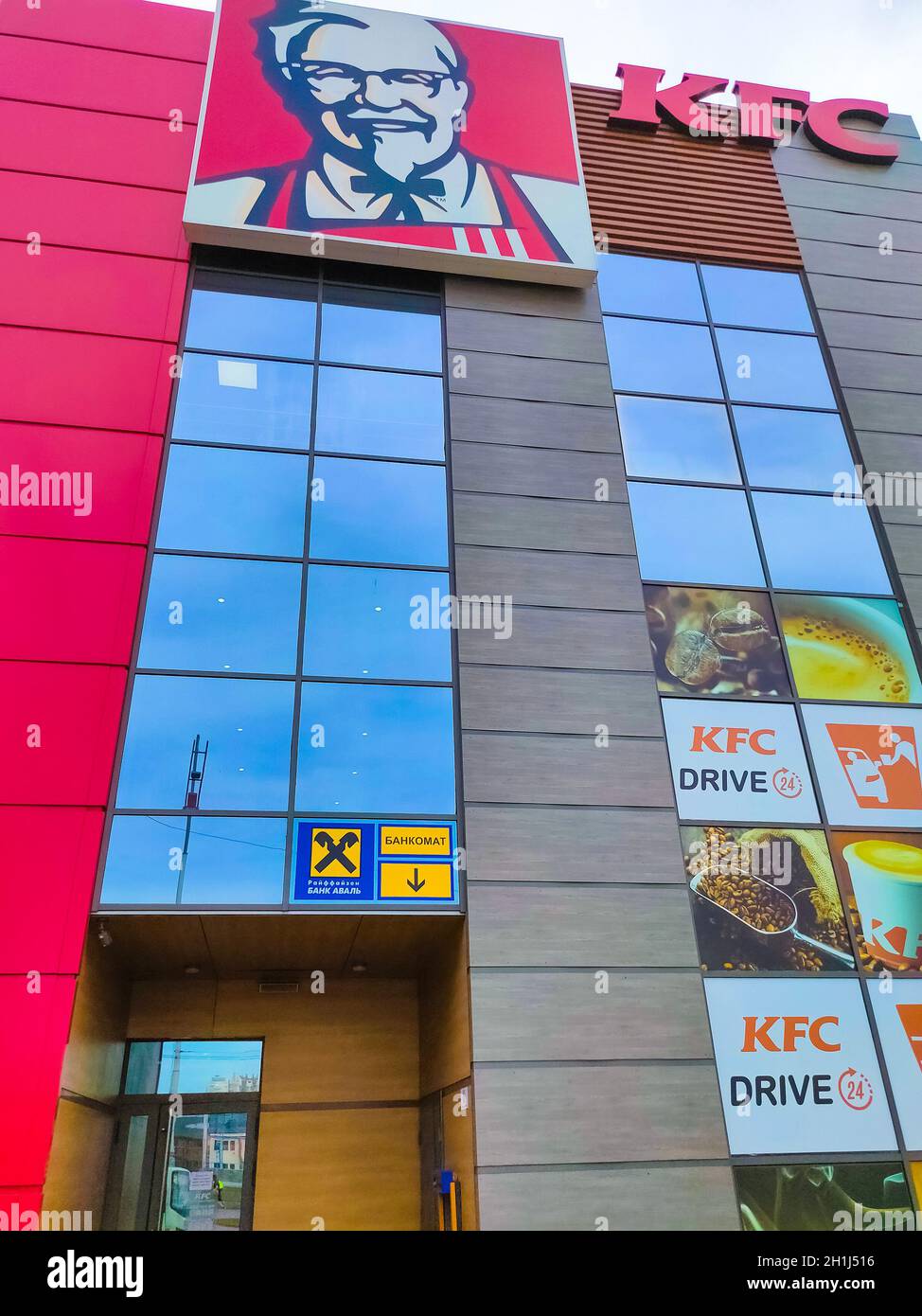 Kiew, Ukraine - 6. September 2020: KFC Fast Food Meal. Weltberühmtes amerikanisches Restaurant in Kiew, Ukraine, am 6. September 2020 Stockfoto