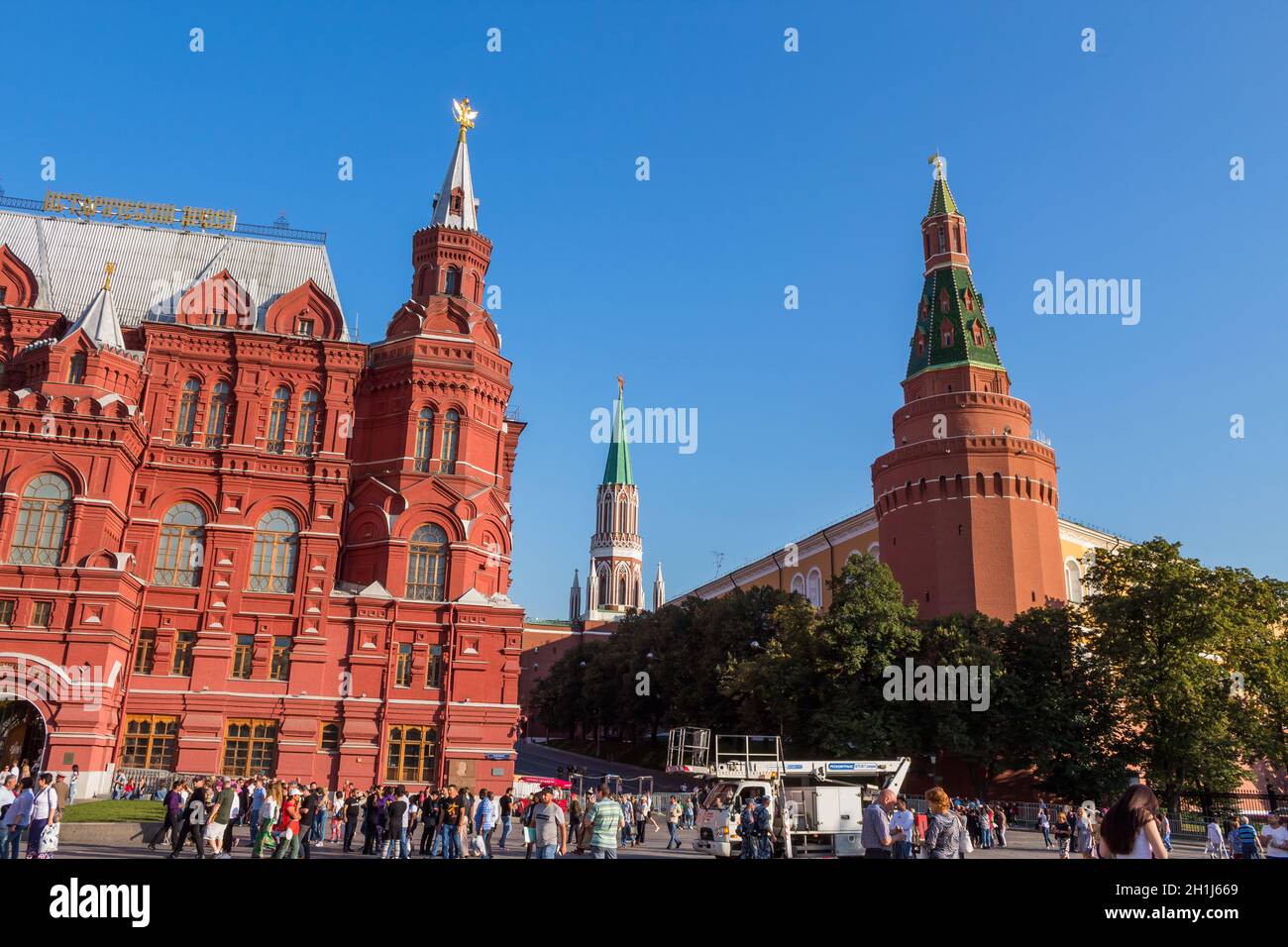 MOSKAU - 31. AUGUST 2019: Die Menschen besuchen den Roten Platz an ...