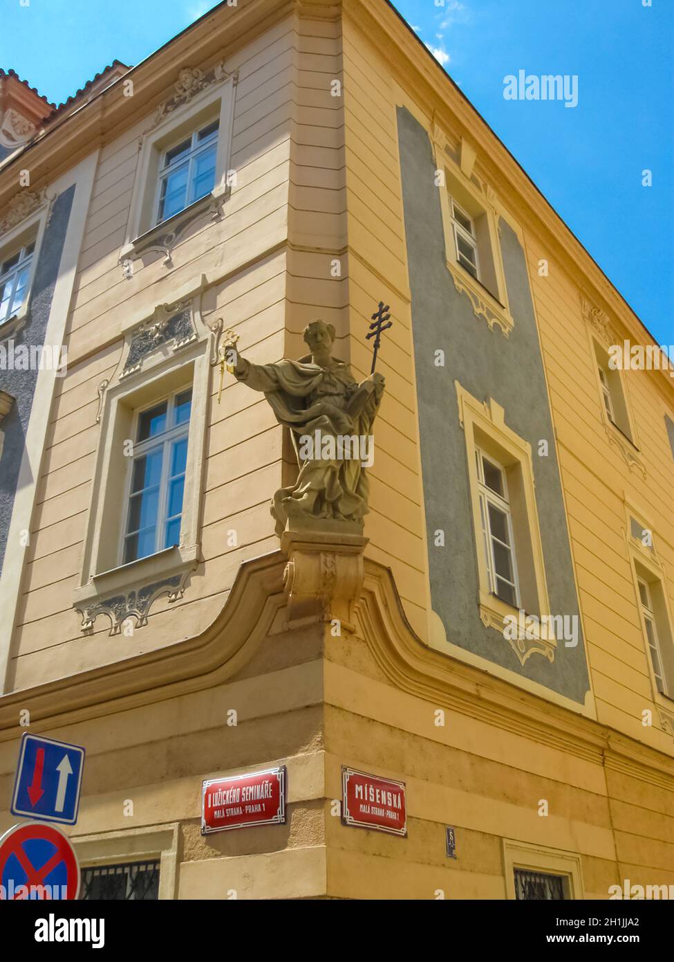 Prag, Tschechische Republik - 27. Juni 2010: Prager Haus in der Altstadt, Tschechische Republik Stockfoto