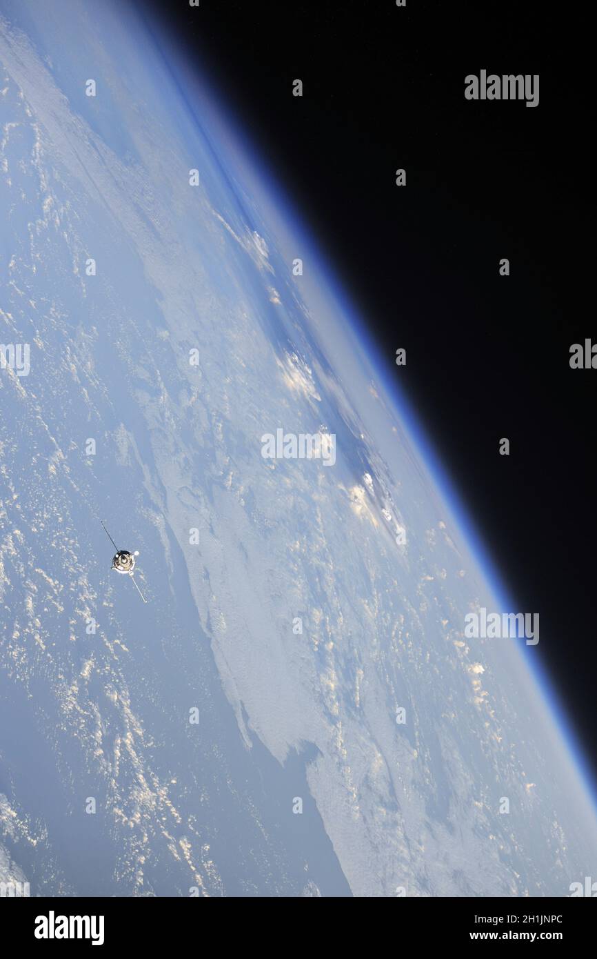 Ein Blick auf die Erde von der Internationalen Raumstation als Expedition 51 Besatzungsmitglieder in ihrem Modul auf dem Weg zur ISS sind. Ê eine optimierte und digital verbesserte Version eines NASA/ESA-Bildes. Obligatorische Gutschrift: NASA/ESA/T. Pesquet. Hinweis: Nutzungseinschränkungen: Nicht als Billigung zu präsentieren. Stockfoto