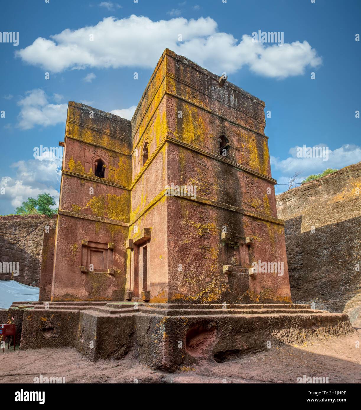 Felsengehauene Kirche St. Georg in Form eines Kreuzes, Bete Giyorgis, monolithische Kirche in Lalibela, UNESCO-Weltkulturerbe Felsengehauene Kirchen. Stockfoto