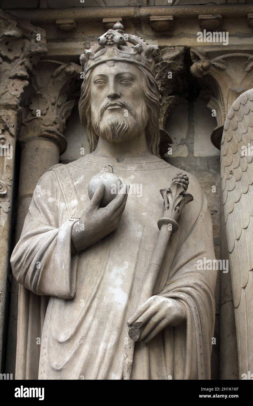 Kaiser Konstantin, Kathedrale Notre-Dame, Paris, Portal der Jungfrau Stockfoto