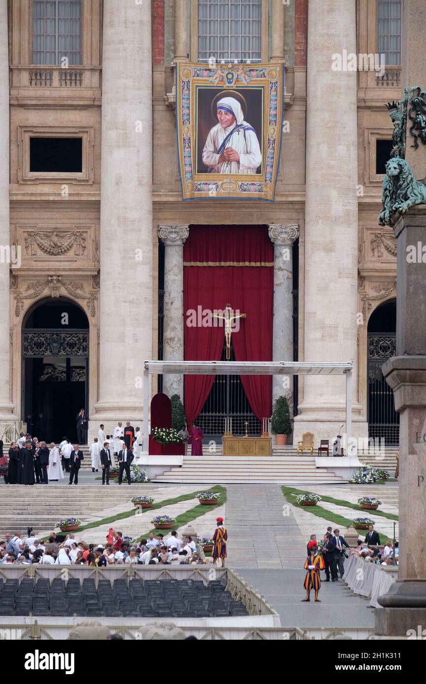 Petersdom in der Vatikanstadt arrangiert für die Heiligsprechung von Mutter Teresa in Rom, Es Stockfoto