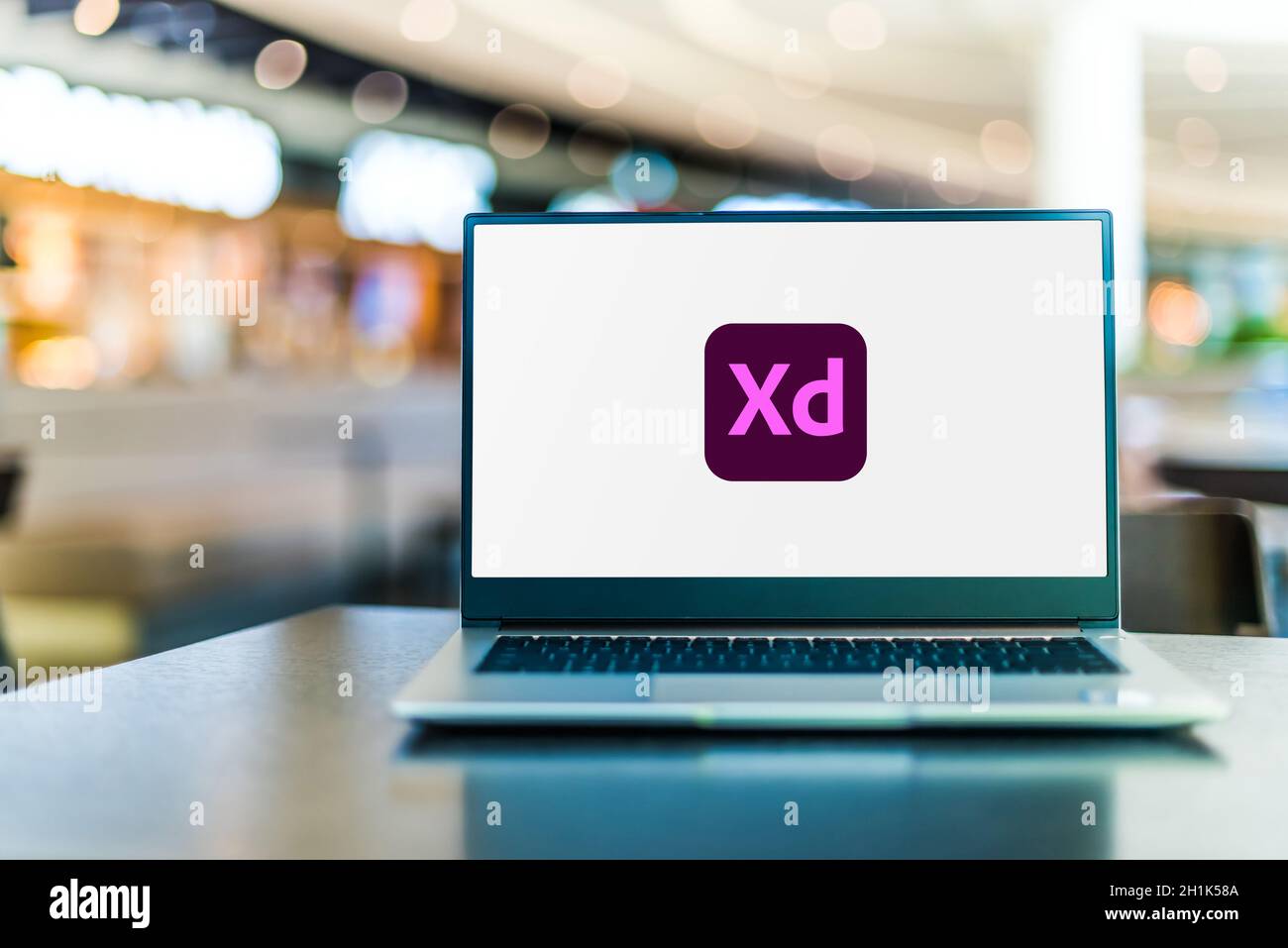 POZNAN, POL - SEP 23, 2020: Laptop-Computer mit Logo von Adobe XD, ein Vektor-basierte User Experience Design-Tool für Web-Apps und mobile Apps, deve Stockfoto
